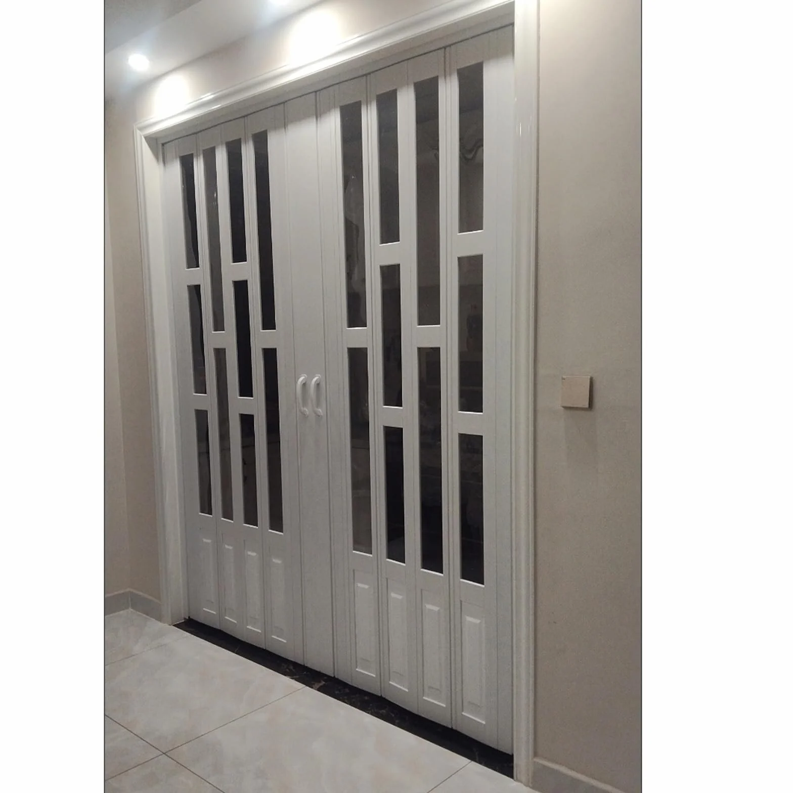 Dostosowywalne Harmonijkowe Drzwi z PVC - Przesuwne z Uchwytami i Szkłem Akrylowym do Kuchni, Spiżarni, Pralni (63x85in/160x216cm)