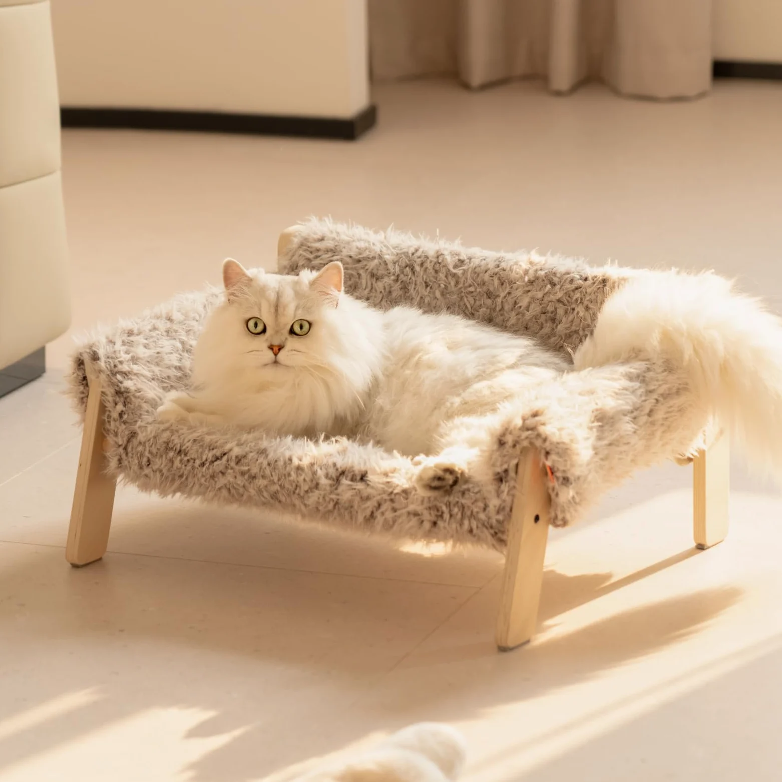 MEWOOFUN Podwyższone legowisko dla kota z drewna 56x45 cm wytrzymała sofa dla kota ze zdejmowaną poszewką obciążenie 10 kg brązowe