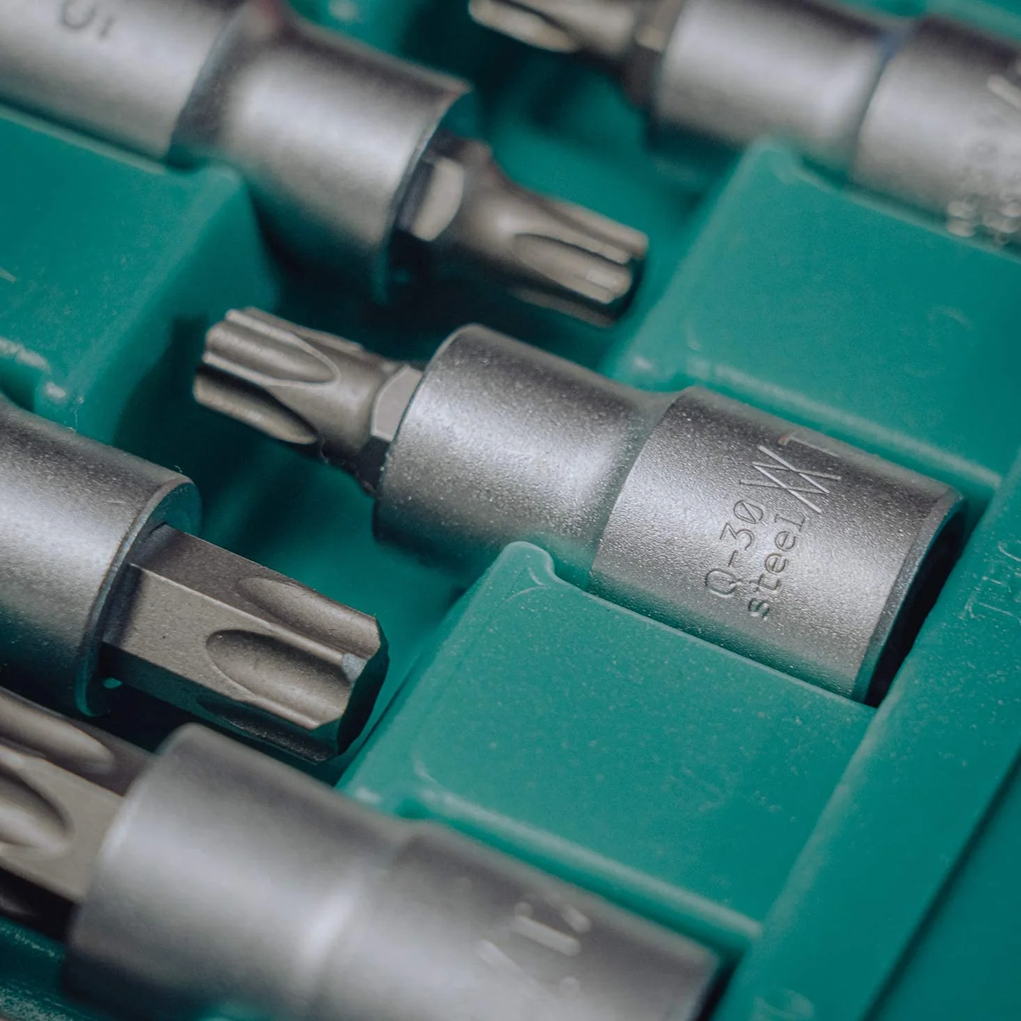 19-częściowy zestaw kluczy nasadowych i bitów Torx ze złączem 1/2" | WIESEMANN 80195 | stop stali chromowo-wanadowej | do wewnętrznych i zewnętrznych śrub Torx, specjalny | walizka transportowa