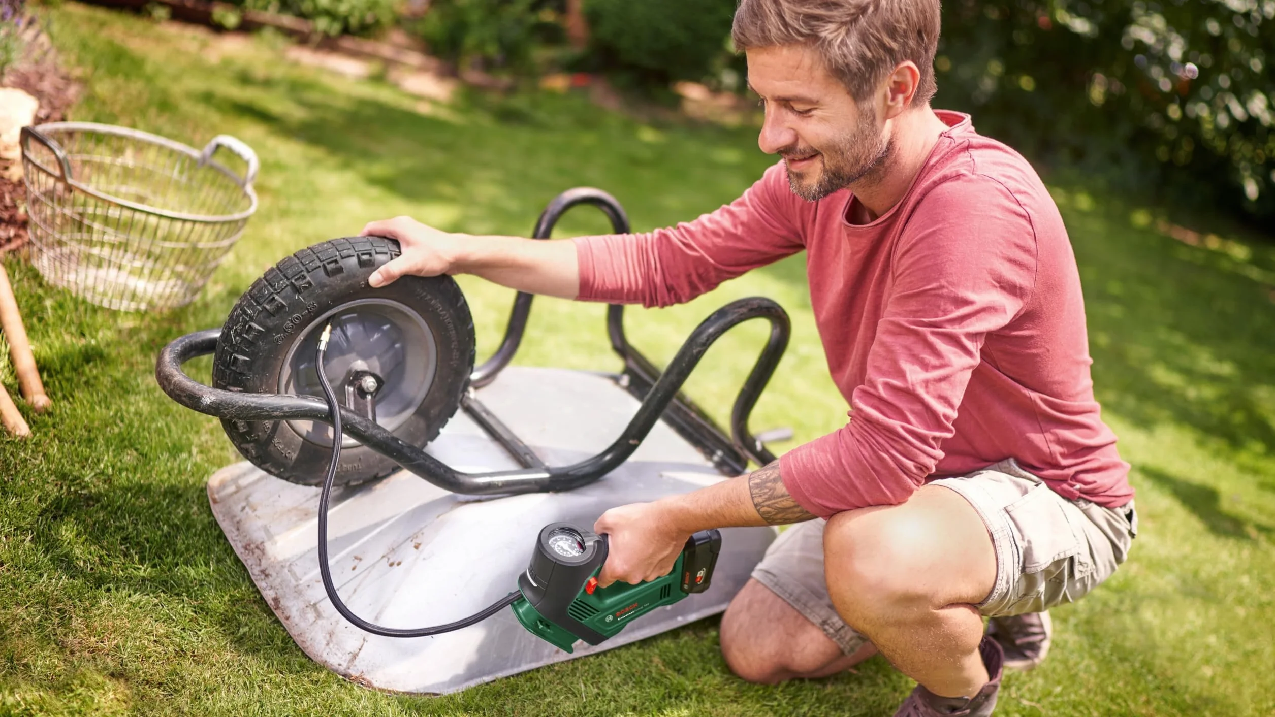 Bosch - Pompa powietrza/sprężarka powietrza 18V (bez akumulatora, system 18V, do opon samochodowych, motocyklowych i rowerowych, 150 PSI, 10.3 bar, opakowanie kartonowe)