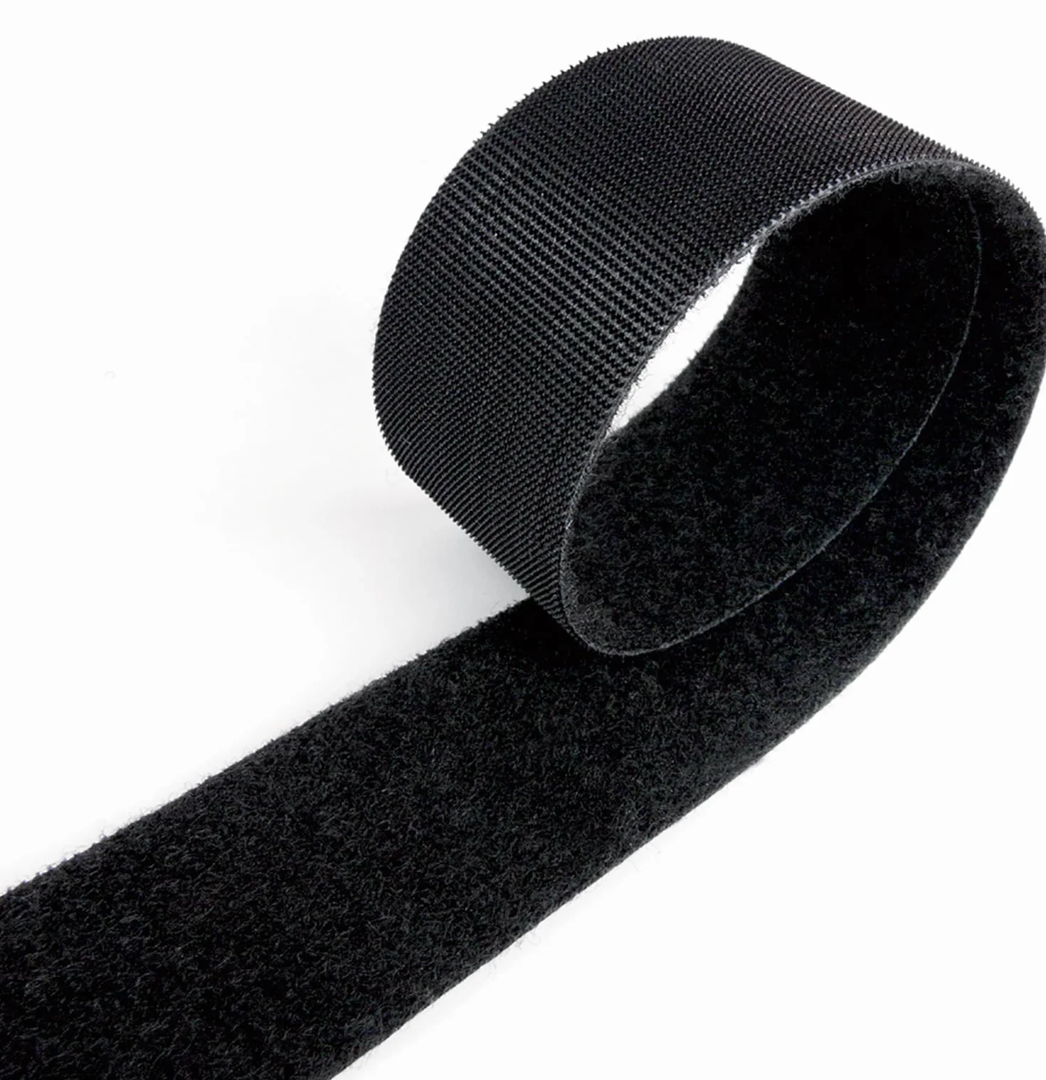 VELCRO Brand ONE-WRAP Rolka taśmy typu back-to-back, czarna, wielokrotnego użytku, do zarządzania kablami i wiązania, standard 25 mm, wytrzymała 50 mm, bardzo szeroka, 107 mm, wytrzymała (50 mm x 2 m)