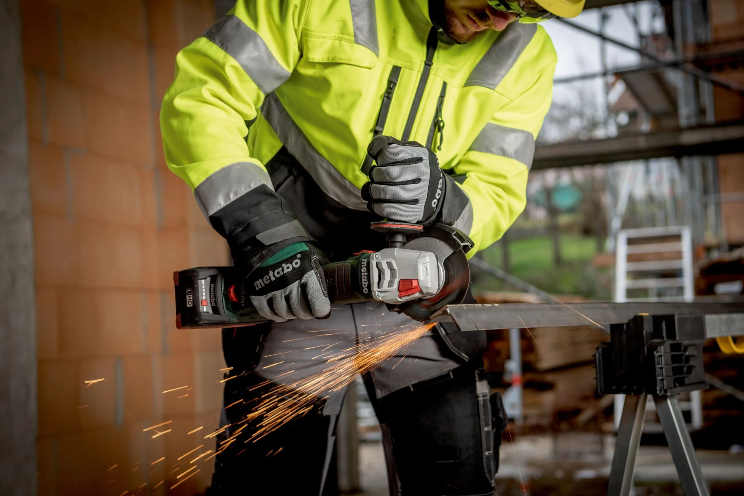 metabo Akumulatorowa szlifierka kątowa WVB 18 LT BL 11-125 Quick – 18 V, średnica tarczy 125 mm – silnik bezszczotkowy, regulacja prędkości obrotowej, nakrętka szybkomocująca, system hamulcowy, osłona