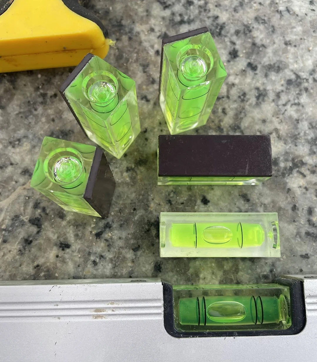 Mini poziomica kwadratowa 15×15×40 mm Bubble Spirit Level precyzyjna do aparatu kempingu