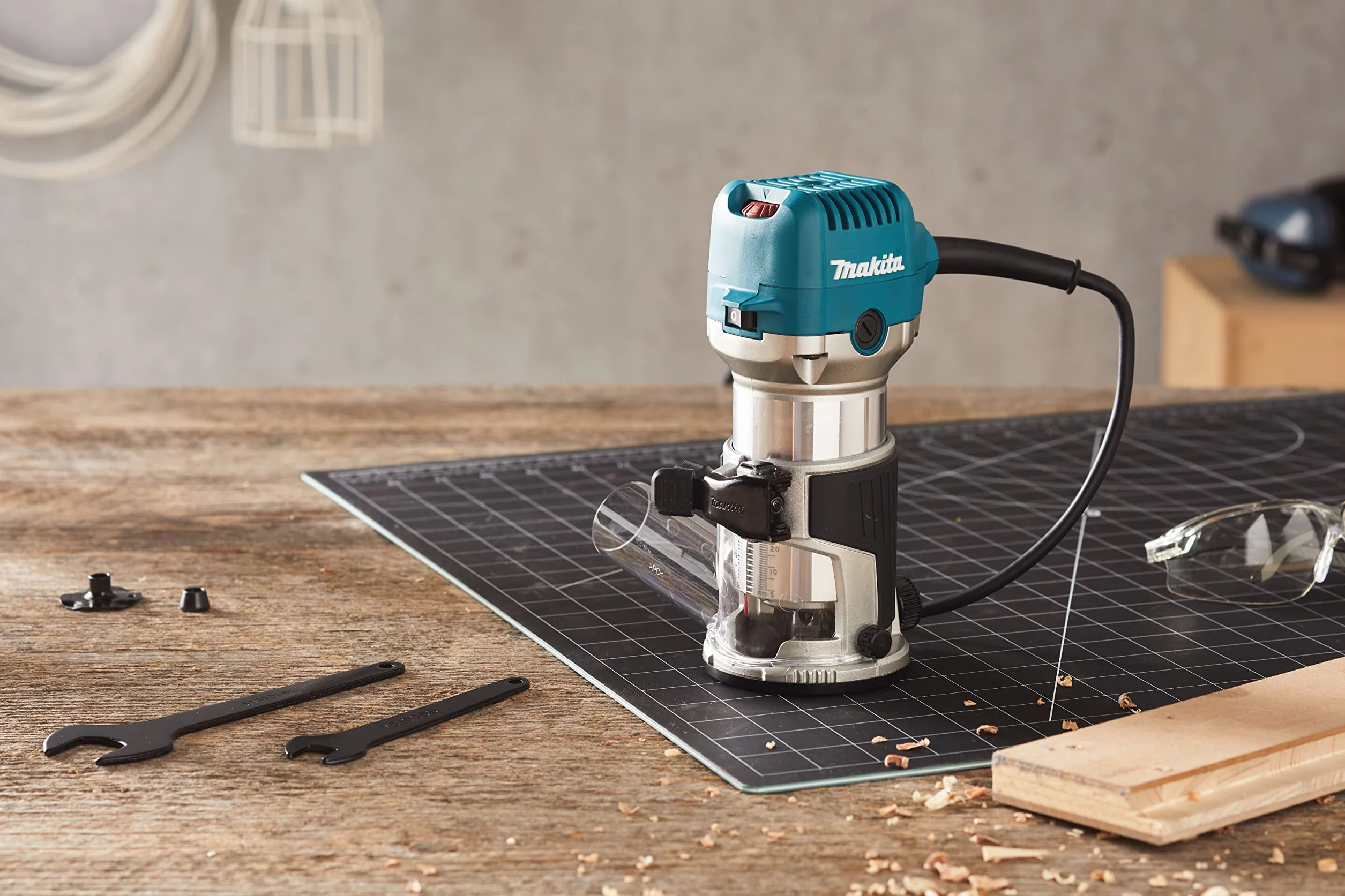 Ściernica z Prędkością 710W Ø8 Lub 6 mm - Makita Rt0702C