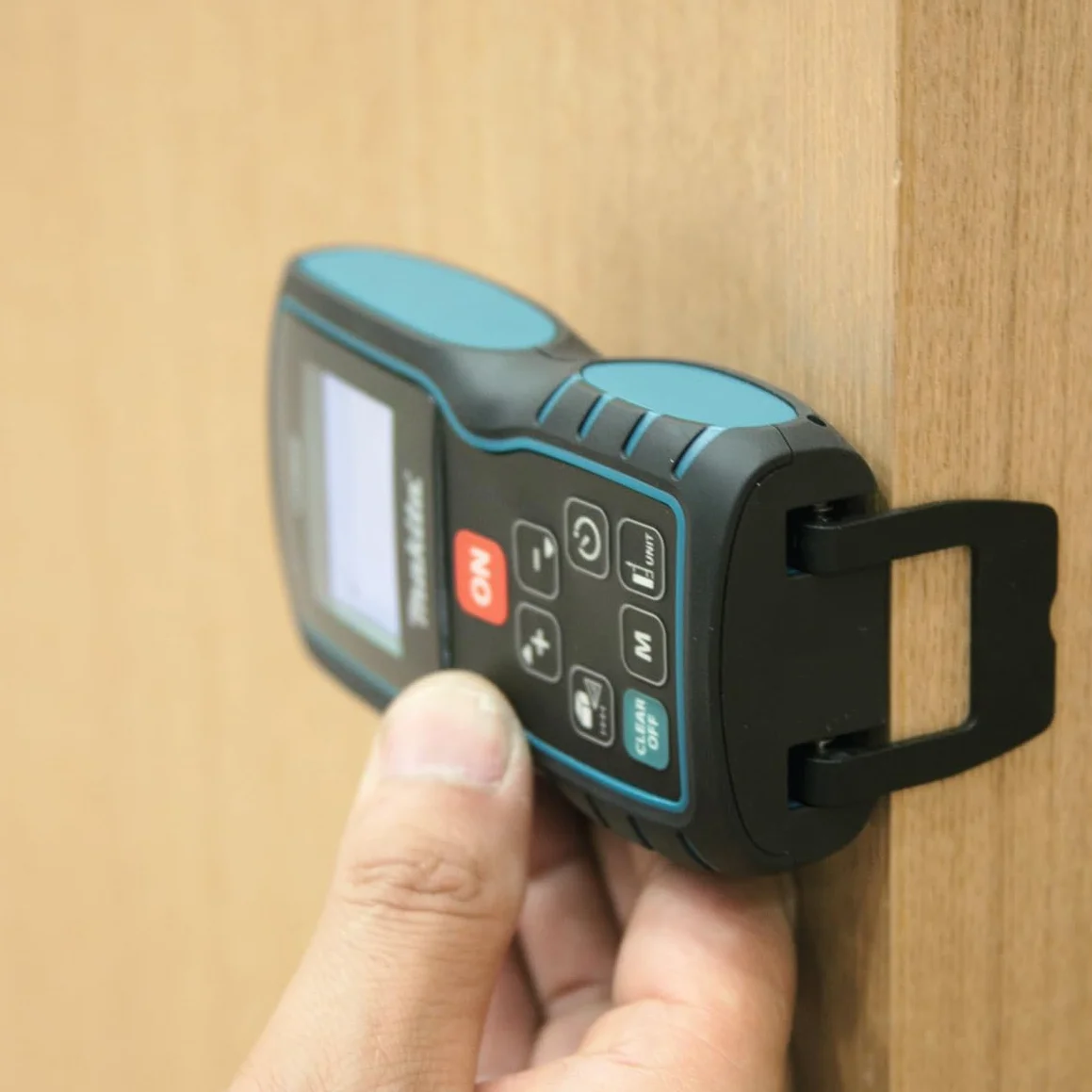 Makita LD080P laserowy pomiar odległości w komplecie z 2 bateriami AAA