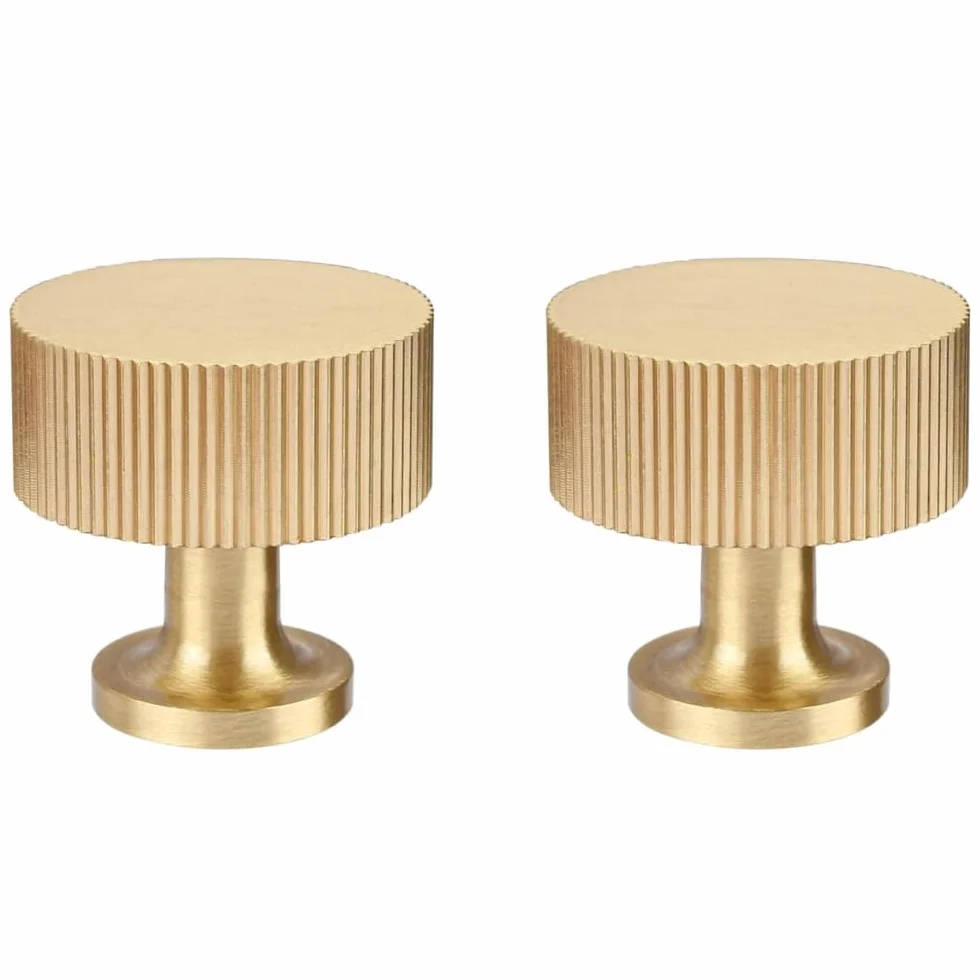 RZDEAL Zestaw 2 solidnych mosiężnych gałek do szafek, szuflad i komód w kolorze złotym, nowoczesne uchwyty o wymiarach 2,5 × 2,5 cm, wykończenie szczotkowany mosiądz