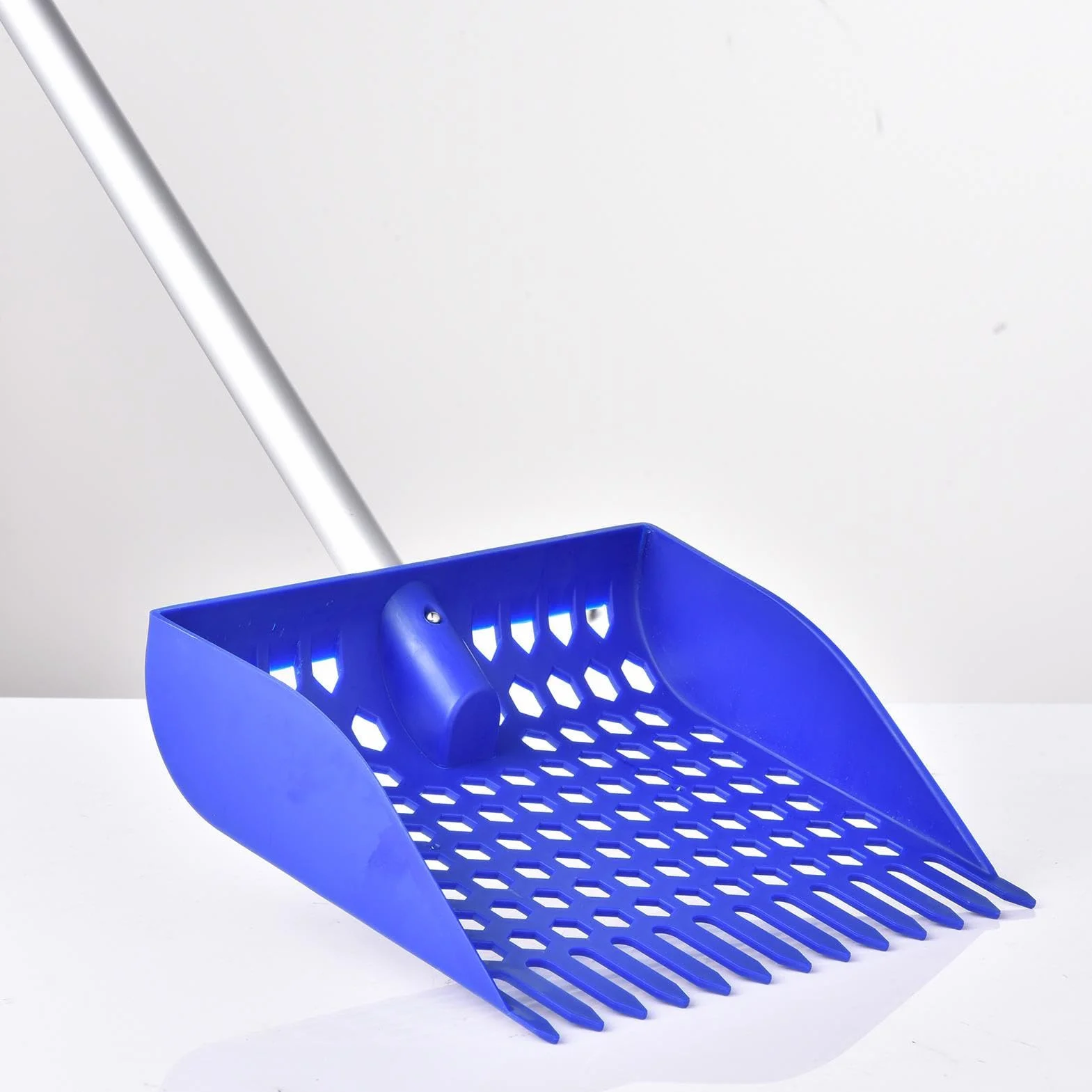 Chicken Coop Scooper, Rake and Scoop Tool with Long Handle 9.65x8.66x2.36 inches, Detachable Shovel for Poultry, Stall, Farm Animal Litter Cleaning, Sand Sifting, Easy Coop Maintenance