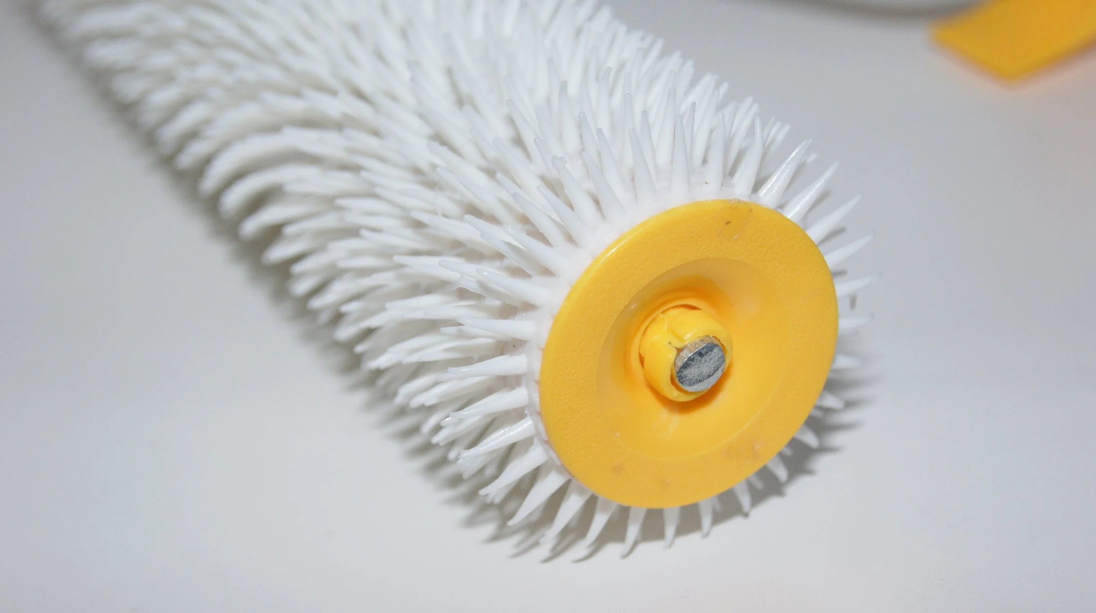 Ręcznie kolczasty wałek napowietrzający 250 mm (10 cali), małe szpiczaste kolce 11 mm. Plastikowy uchwyt (H4559)