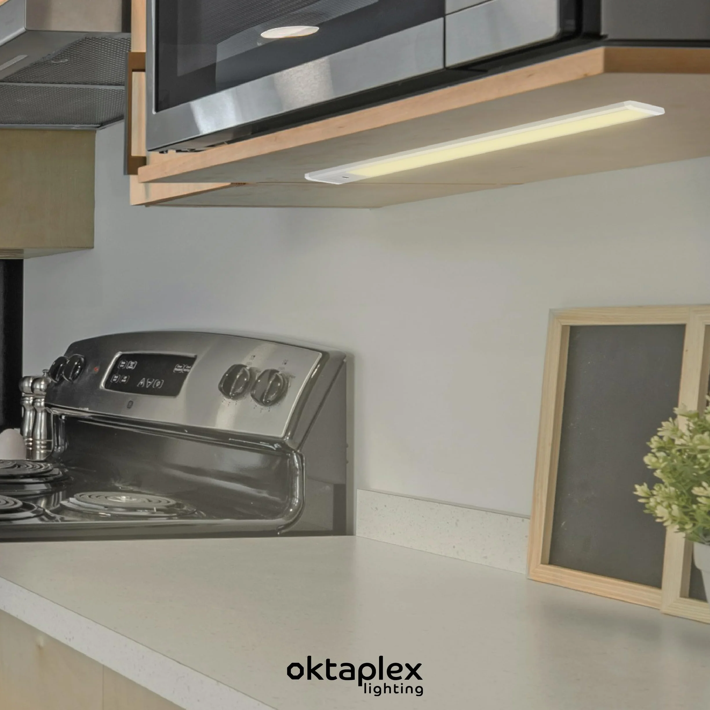 Oktaplex Riva oświetlenie szafki kuchenne LED 90cm ściemniania ciepła biel 730lm płaskie oświetlenie kuchenne z czujnikiem oświetlenie podszafkowe 10W srebrny