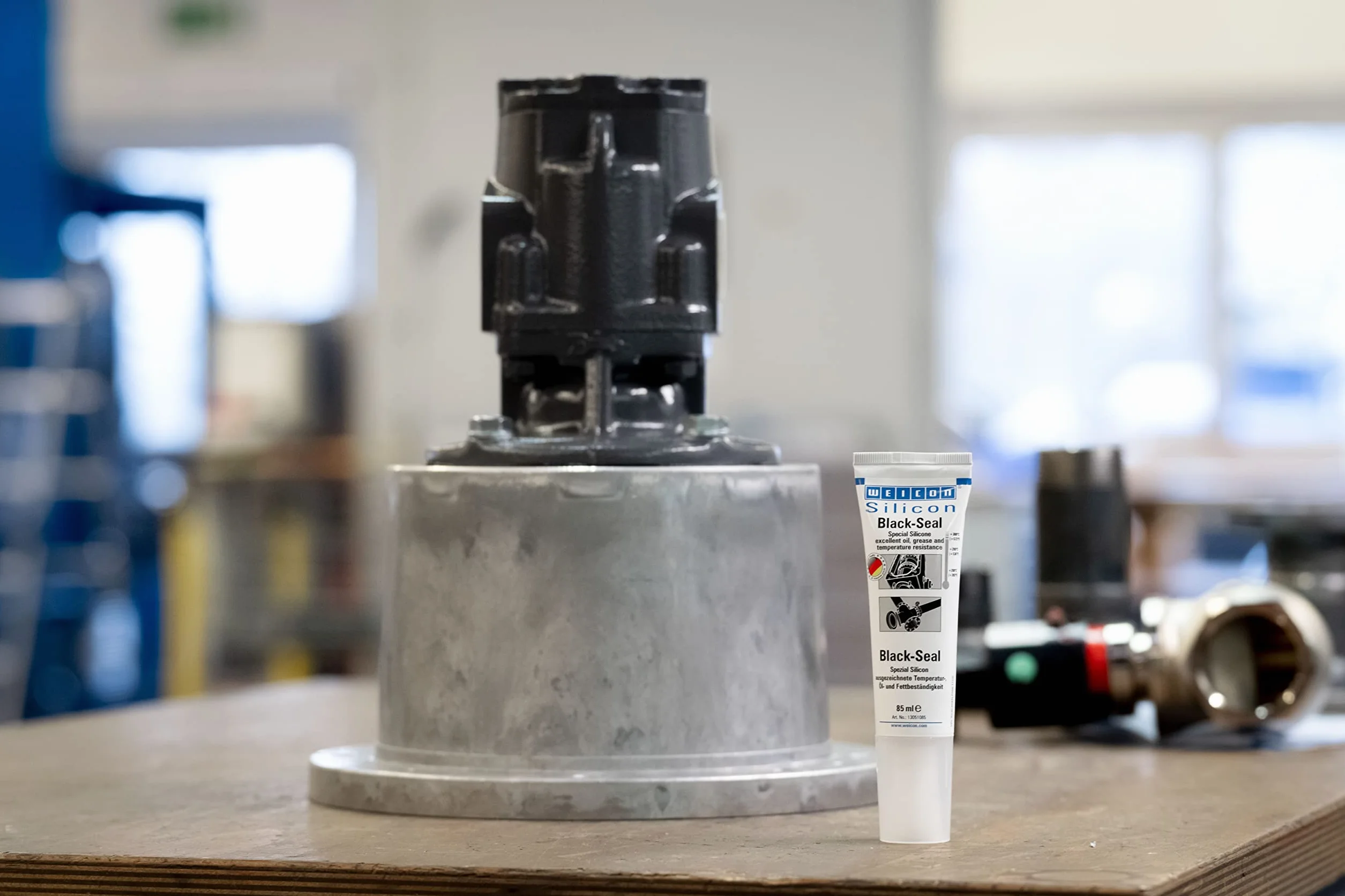 WEICON Black‑Seal 85 ml, wysokotemperaturowy silikon uszczelniający, odporny na oleje i smary, kolor: czarny