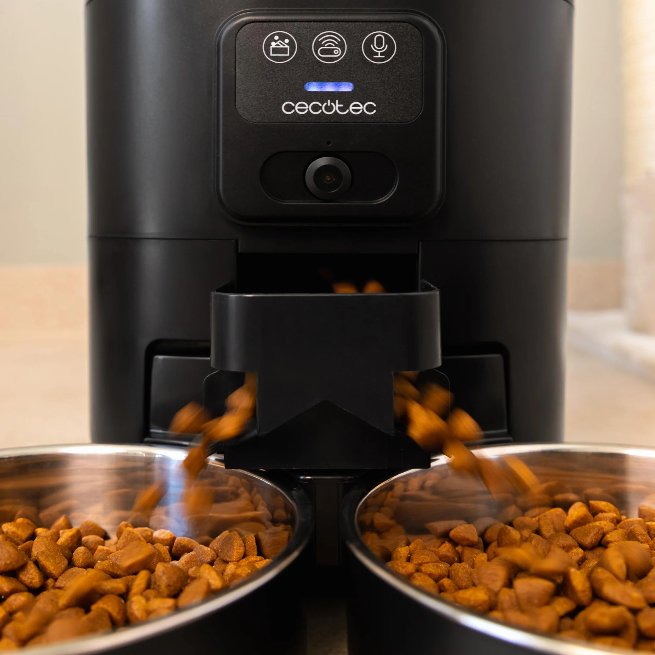 Cecotec Automatyczny dozownik karmy dla zwierząt ze sterowaniem WiFi, kamerą i rejestratorem głosu Pumba 8600 Double Meal Vision. 7L, programowalny, kontrola porcji, podwójna miska ze stali