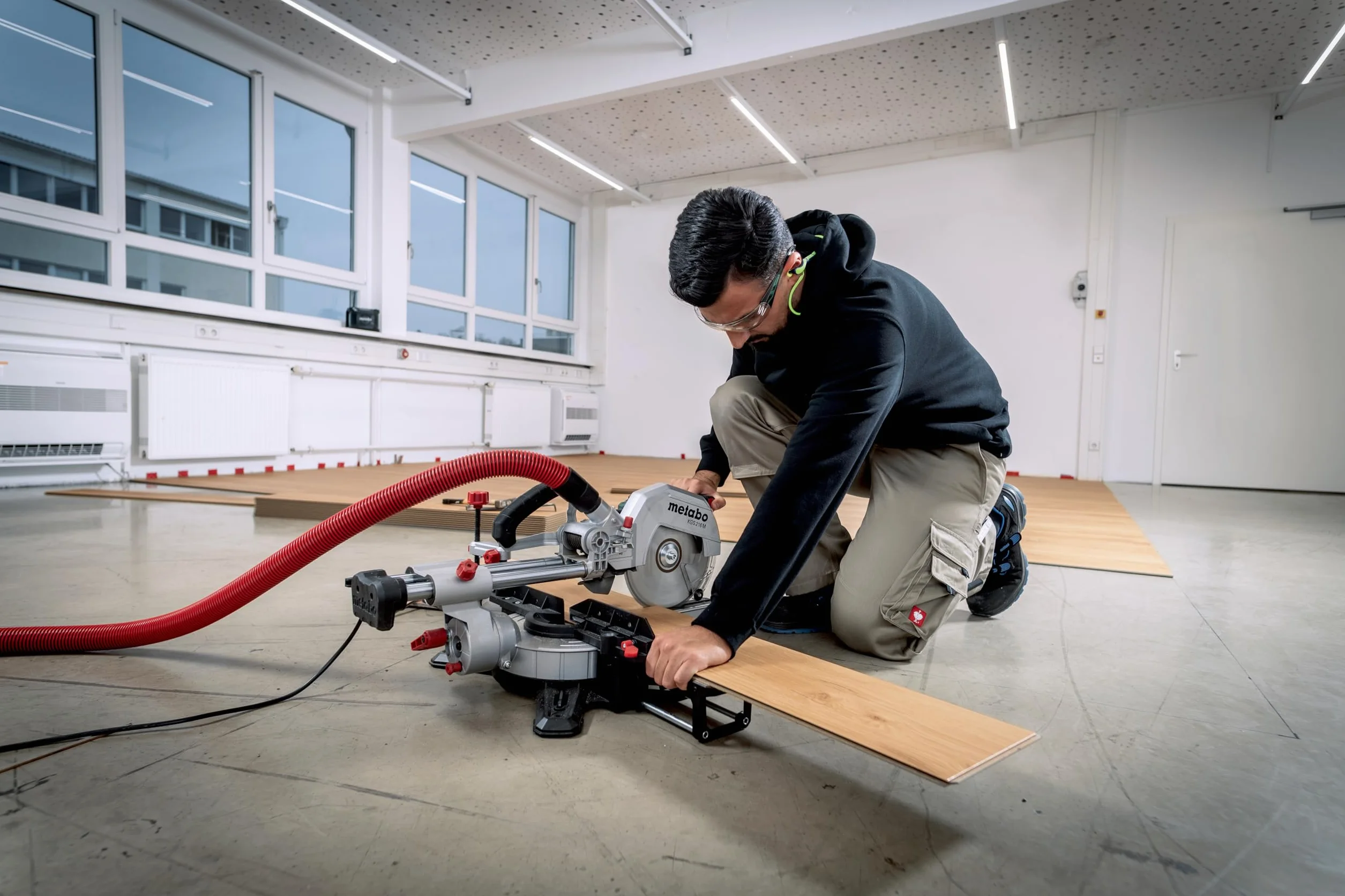 Metabo ukośnica KGS 254 M – 613254000 – Z funkcją Precision Cut Line, tarcza 254 mm i funkcja posuwu – Długość kabla 2 m