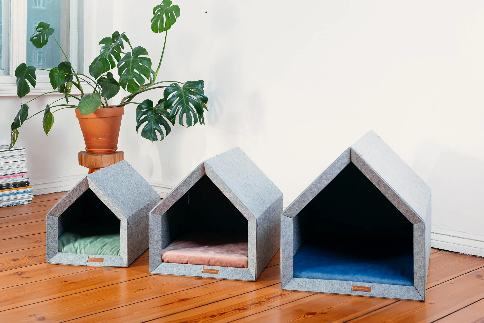 Rexproduct - PetHome buda dla psów z powierzchnią do leżenia i dachem, odporna na ugryzienia i zarysowania, dobra izolacja akustyczna, przyjazna dla środowiska i łatwa w montażu, rozmiar S (60 x 42 x