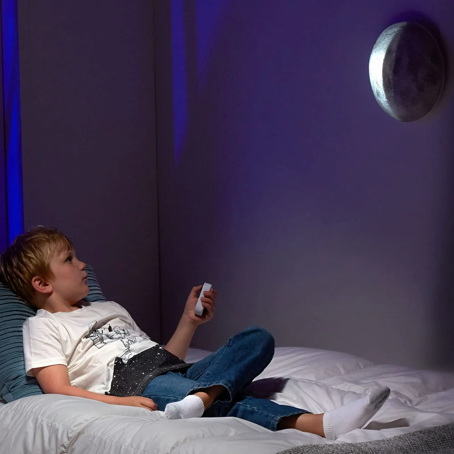 Basic Fun Moon In My Room, Uncle Milton, 18025, lampka nocna dla dzieci, cykl z 12 ustawieniami księżyca, dekoracja pokoju dziecięcego, zdalnie sterowane, miętowa lampa księżycowa dla dzieci, szara