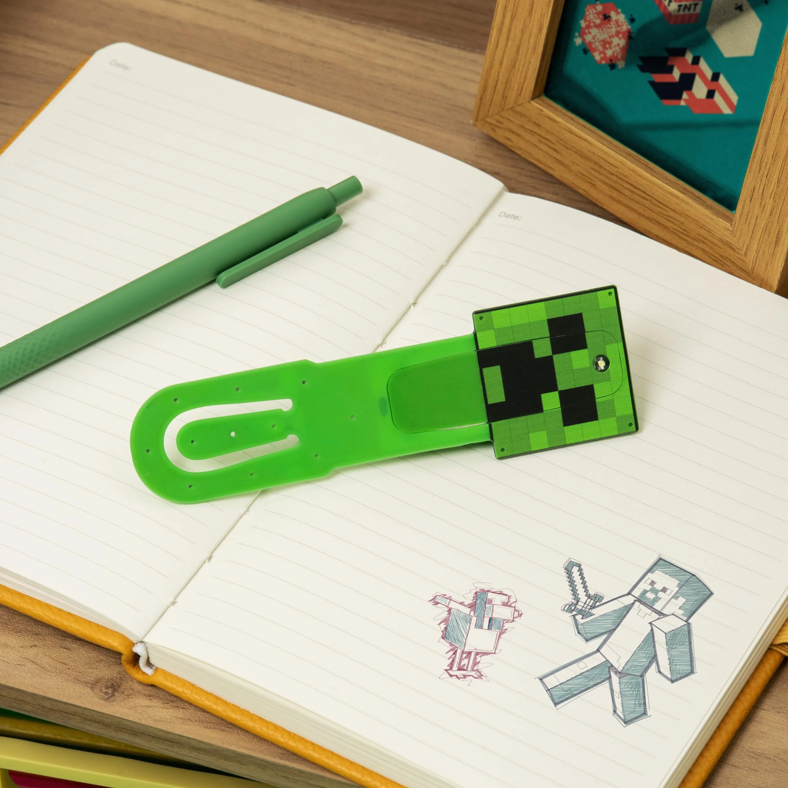 Paladone Minecraft Creeper Clip-On LED lampka do czytania i zakładka, oficjalnie licencjonowane prezenty dla graczy, akcesoria do książek, dla fanów popkultury, dzieci, nastolatków, dorosłych, mini