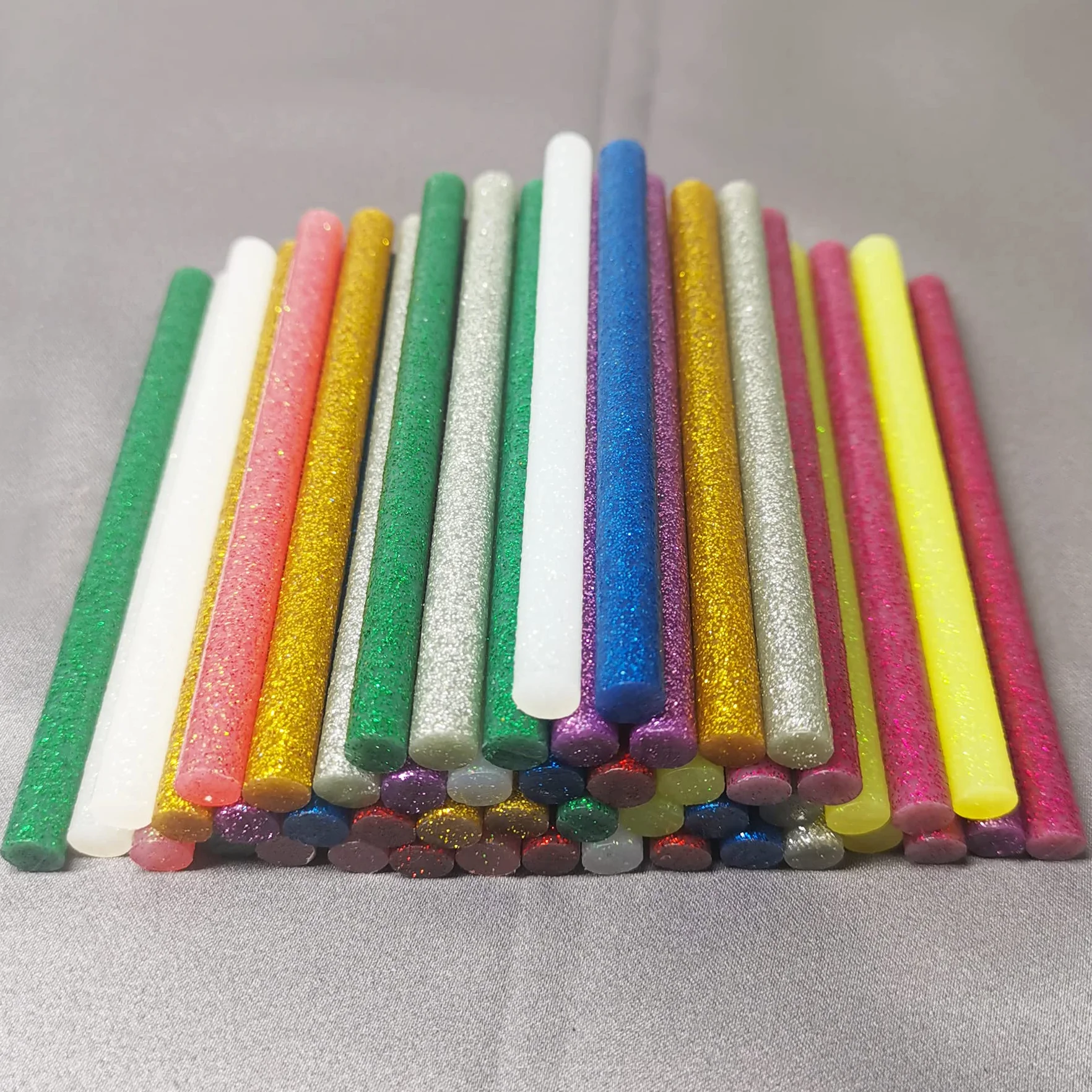 100 sztuk pałeczek do klejenia na gorąco, wielokolorowe, 100 x 7 mm