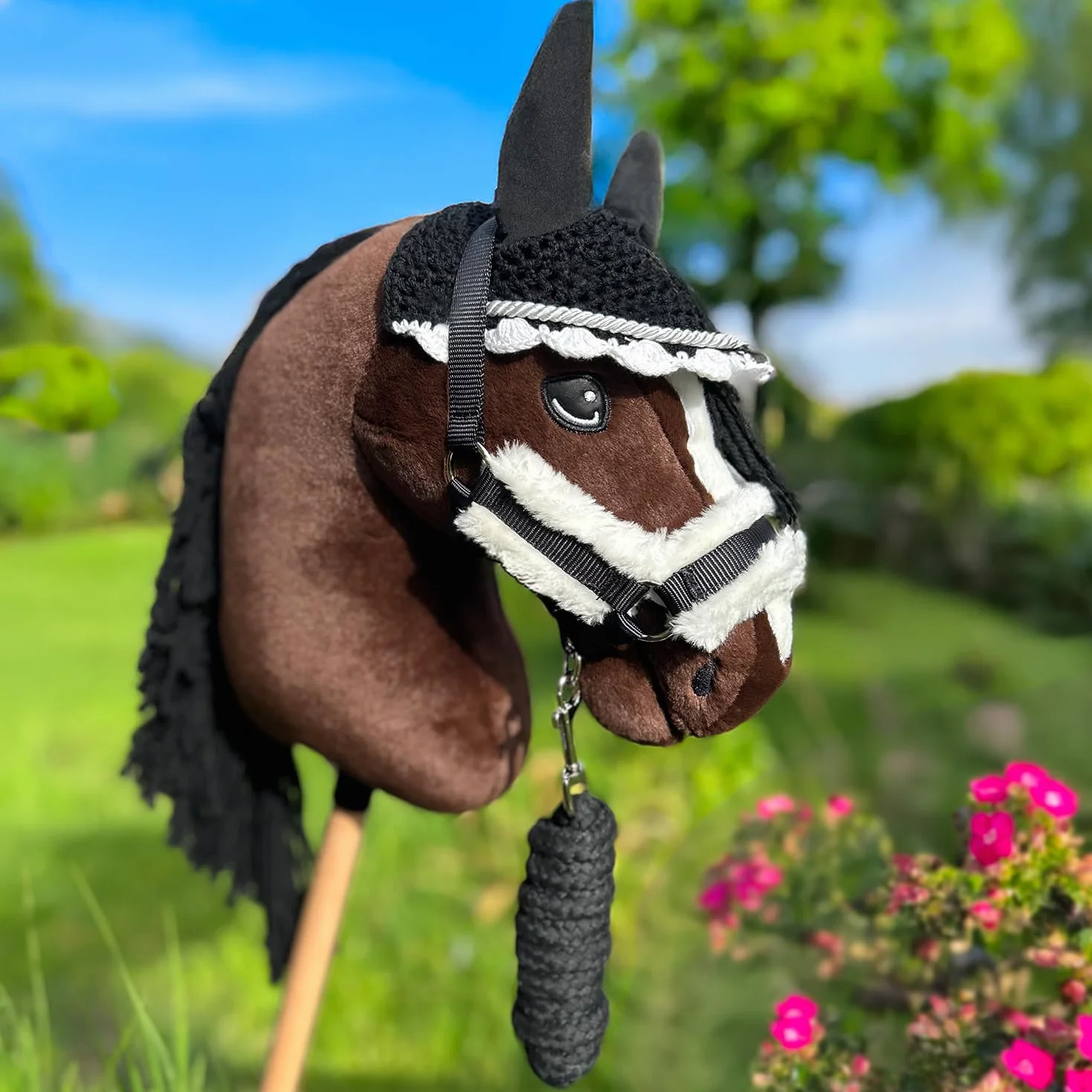 Hobby Horse Black Moumoute Halter Akcesory ze smyczą i czapką zabezpieczającą przed owadami, czarno-białe, do hobbystów, dla koni, rozmiar A4/A3