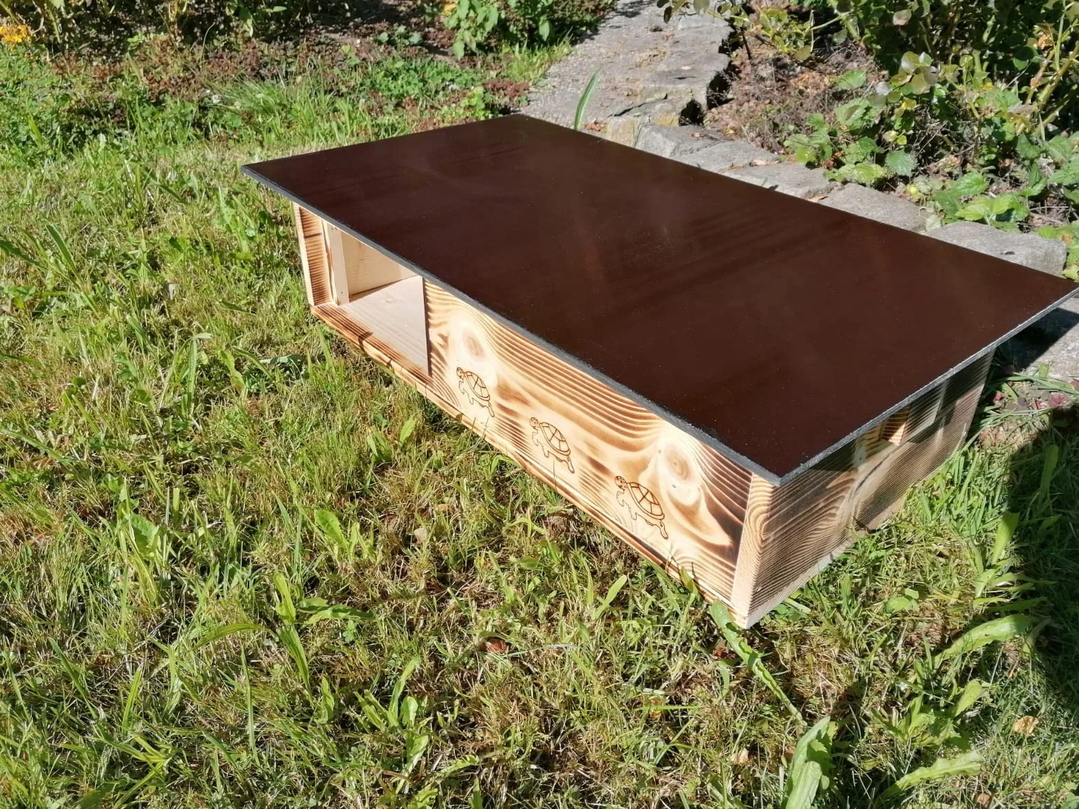 Domek dla żółwi premium z wypalanego drewna 20 mm (SH6) – odporny na warunki atmosferyczne z dnem i drzwiami wraz z regulowaną wentylacją – domek dla żółwi, wybieg z wolnym wybiegiem