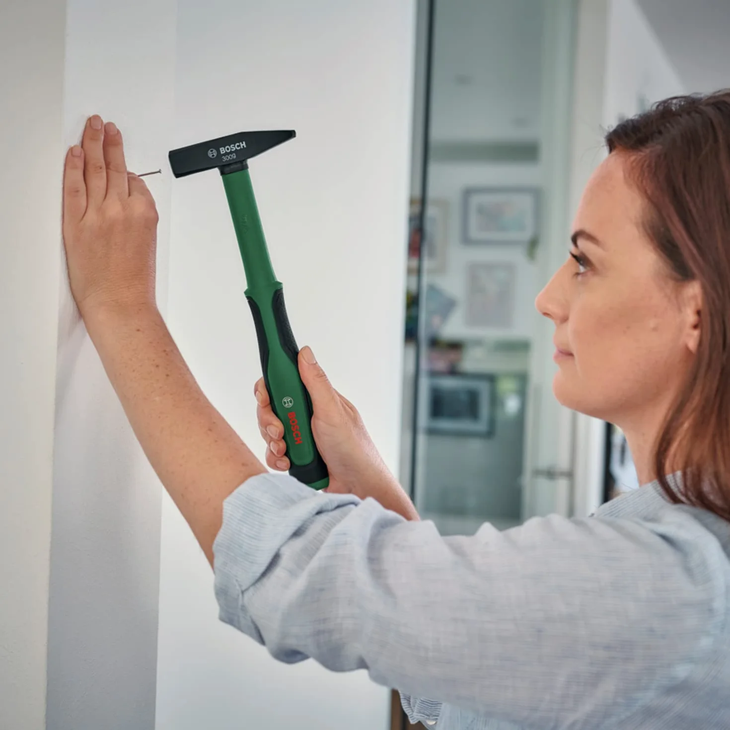 Bosch Młotek inżynierski 300 g (komfortowy trzonek z miękką okładziną Softgrip i rdzeniem z włókna szklanego, wytrzymała stal wysokowęglowa, płynność i siła uderzeń, niski poziom drgań)