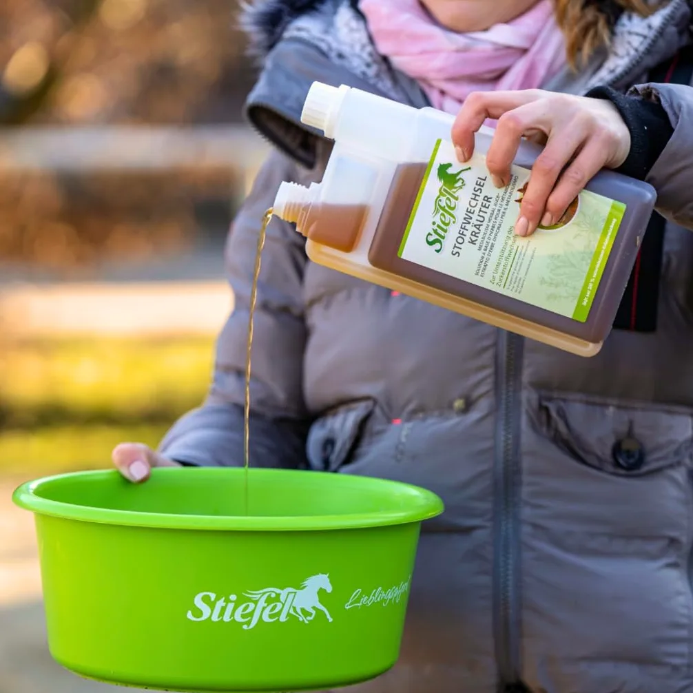 Stiefel Sok z ziół metabolicznych, dwupak, 2 x 1 l, płynna karma uzupełniająca dla koni, pomoc w wykorzystaniu węglowodanów, bez barwników