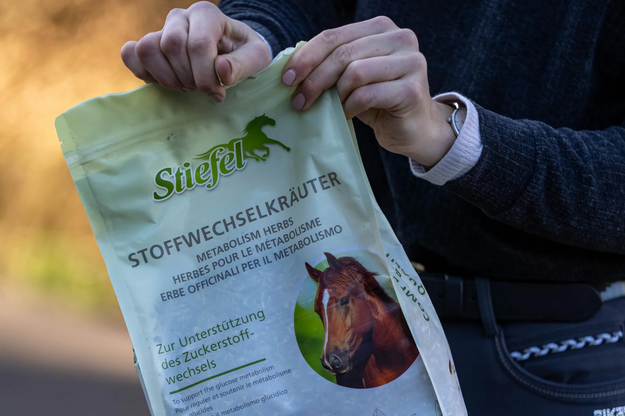 Stiefel Zioła metaboliczne dla koni, 100% naturalna mieszanka ziół, może wspomagać przemianę materii, 1 kg