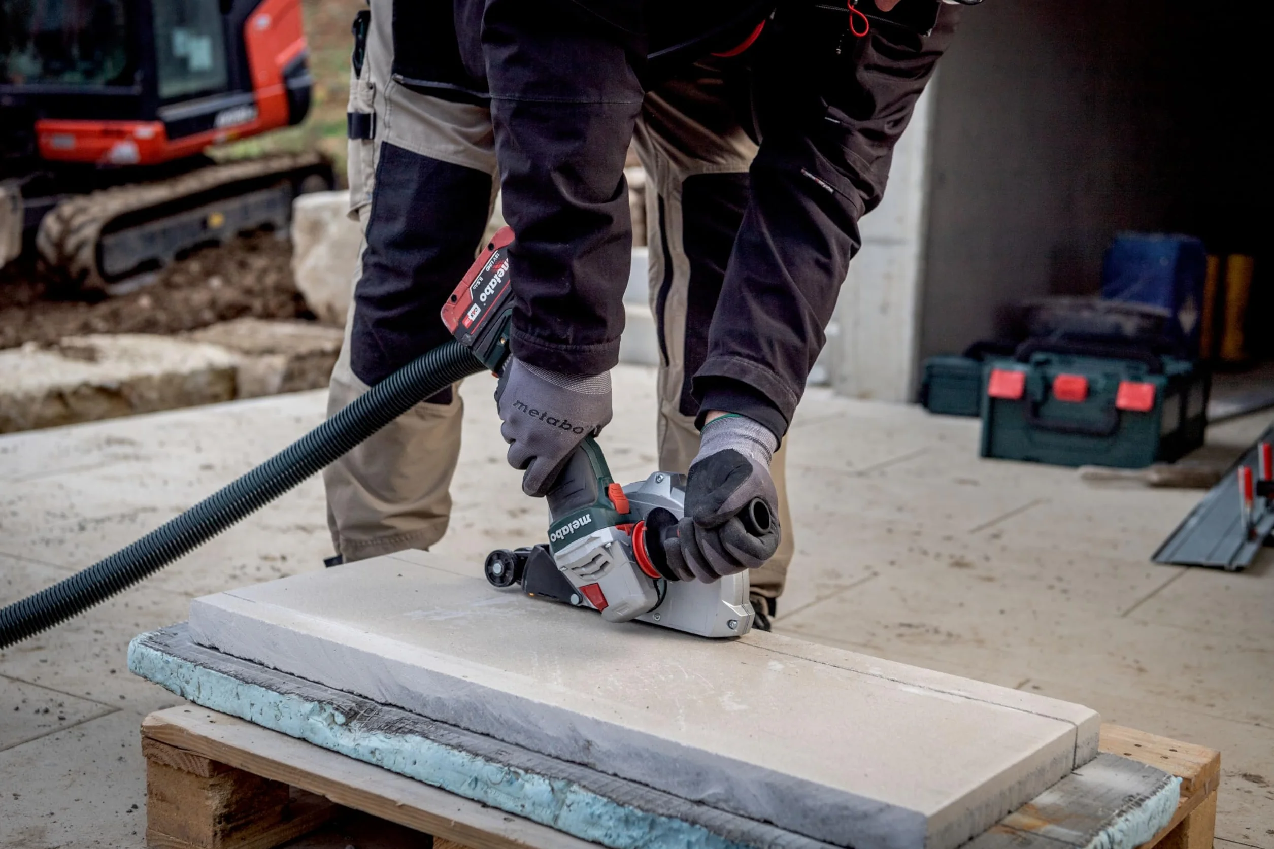 metabo Akumulatorowa szlifierka kątowa WVB 18 LT BL 11-125 Quick – 18 V, średnica tarczy 125 mm – silnik bezszczotkowy, regulacja prędkości obrotowej, nakrętka szybkomocująca, system hamulcowy, osłona