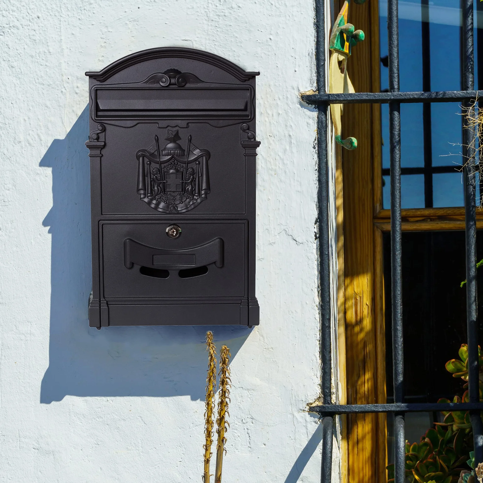 ARREGUI Residencia D-2151/N indywidualna skrzynka na listy z aliminium w klasycznym stylu, rozmiar M (DIN A4), czarna, 42 x 26 x 9 cm