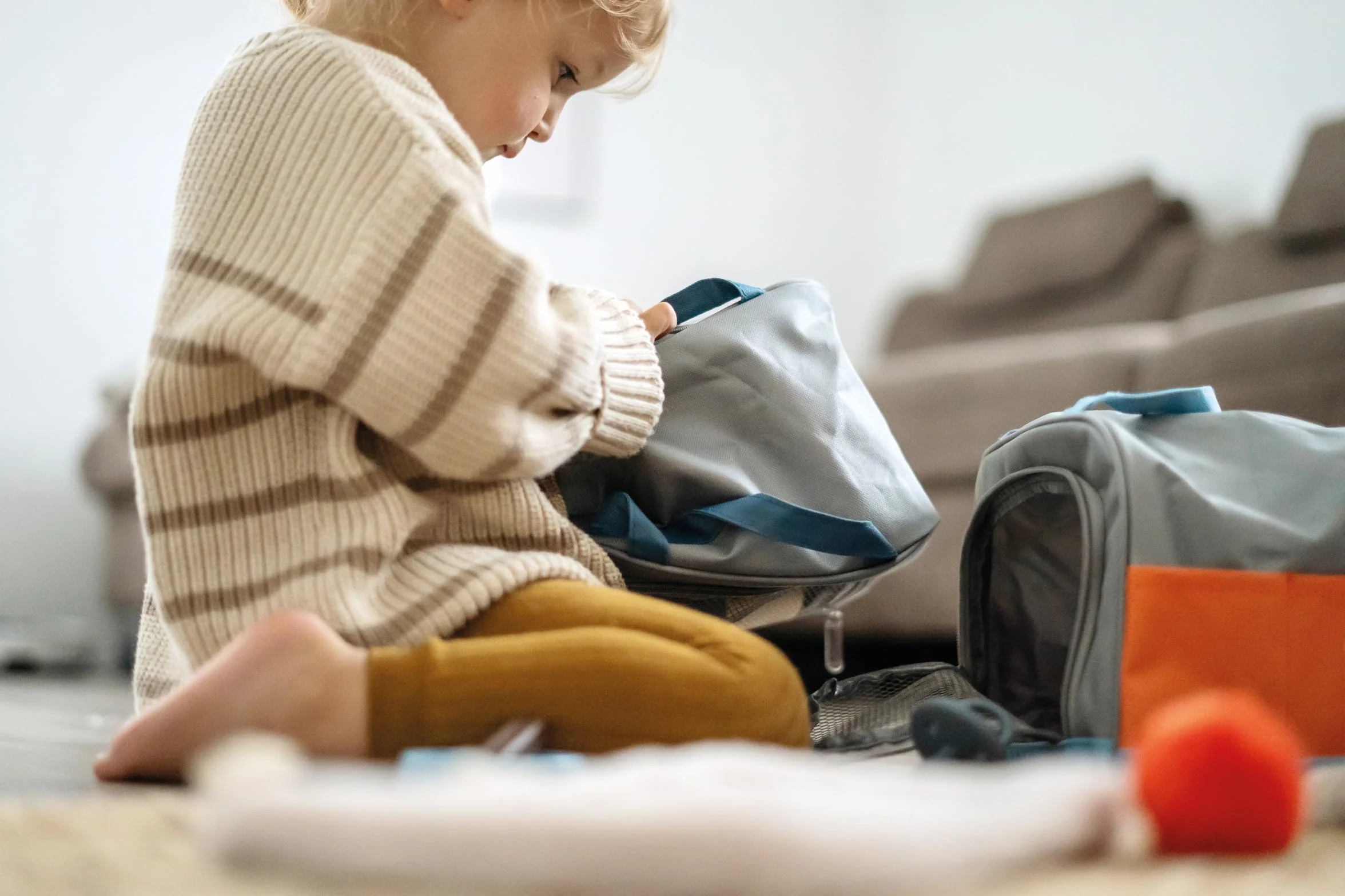 Pluszowy Kotek z zestawem do pielęgnacji i Torbą transportową Small Foot