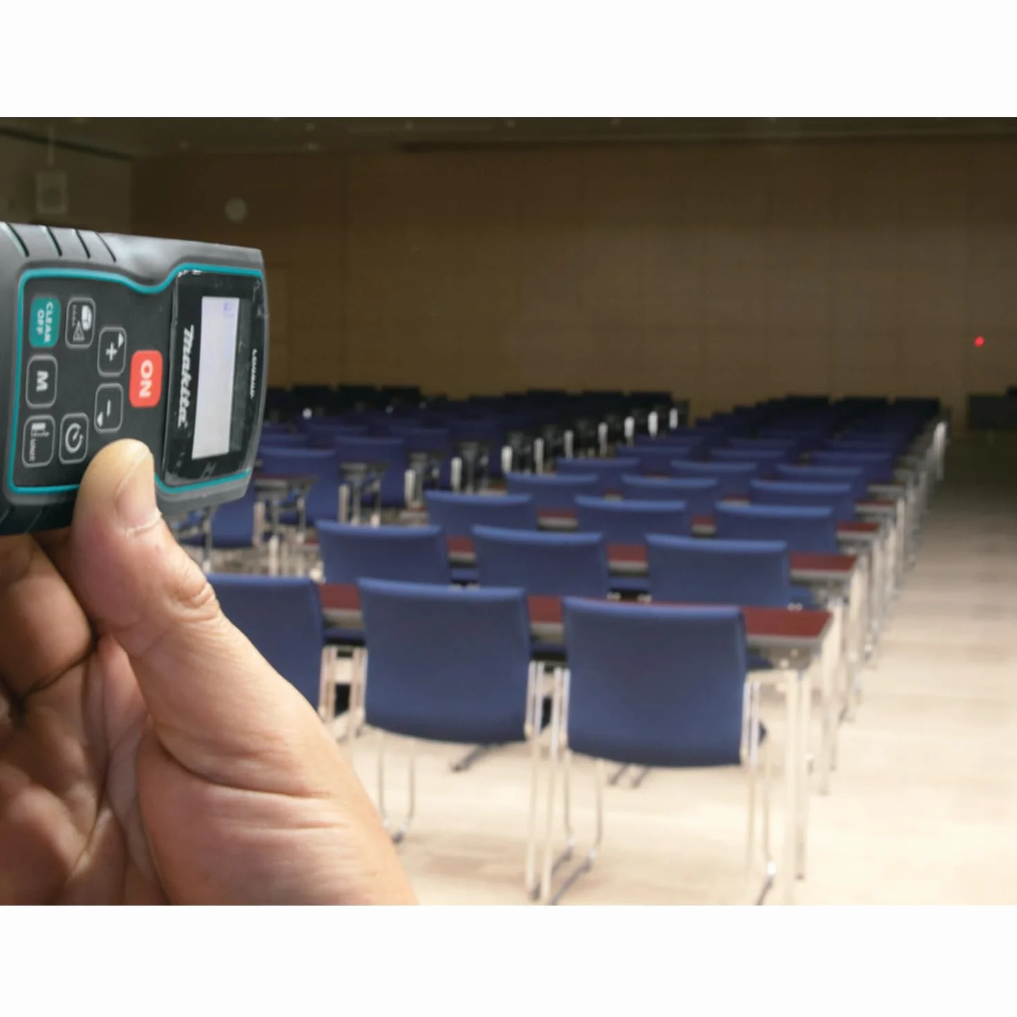 Makita LD080P laserowy pomiar odległości w komplecie z 2 bateriami AAA