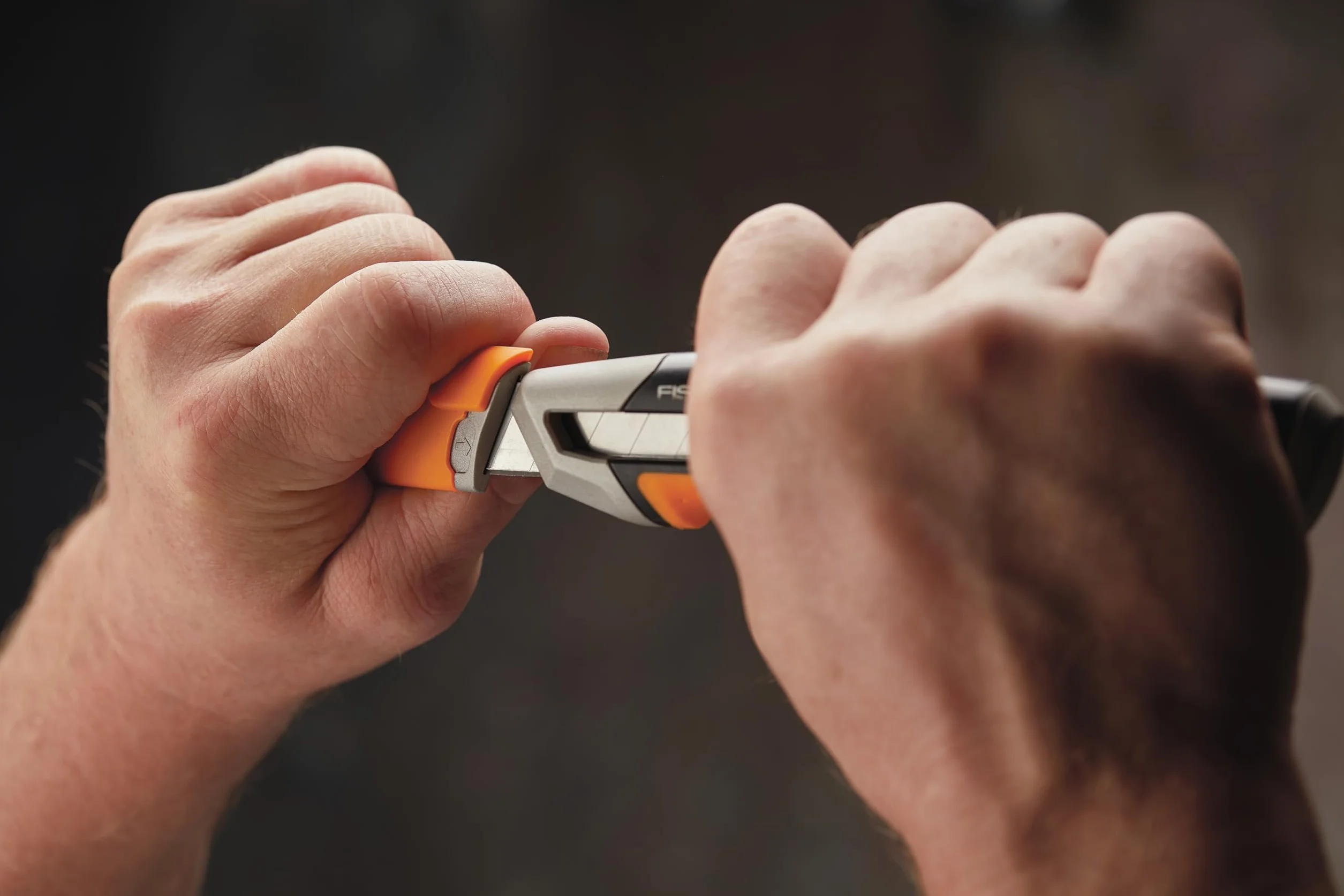 Fiskars Nóż segmentowy 16,5 cm CarbonMax Stal nierdzewna czarny pomarańczowy