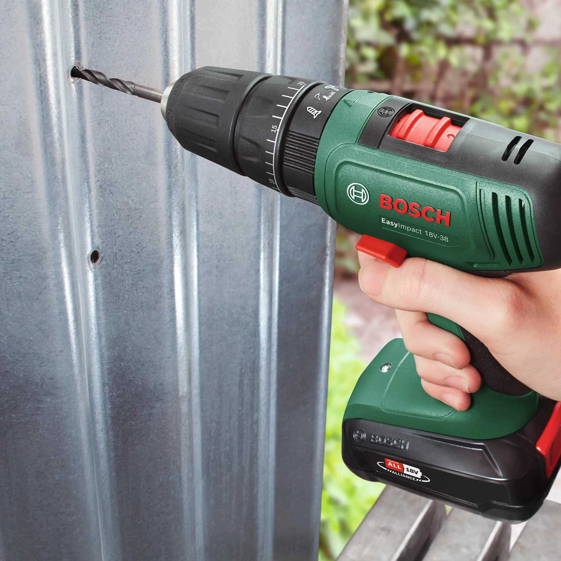 Bosch Wiertarka akumulatorowa EasyDrill 18V-38 (1 akumulator 2,5 Ah; system 18V; walizka)