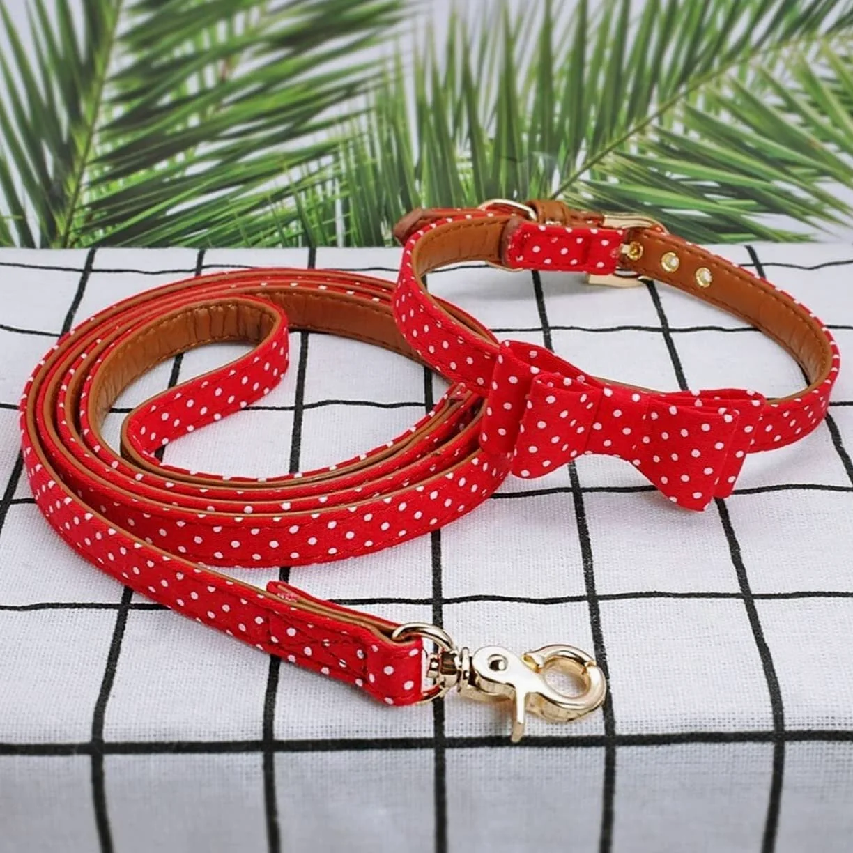 Smycz dla Psa Oddychające Zestaw Obroży I Smyczy Dla Psa Skórzana Obroża Kota Z Kokardką Polka Dot Lead Rope Smycz Miękkie Regulowana(33-51cm)
