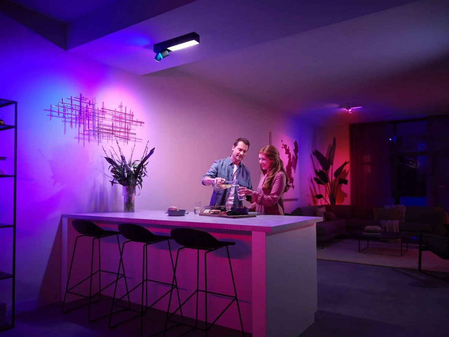 Philips Hue White & Color Ambiance Centris 2 sztuki, możliwość ściemniania, 16 milionów kolorów, sterowana aplikacją, kompatybilna z Amazon Alexa, czarny.
