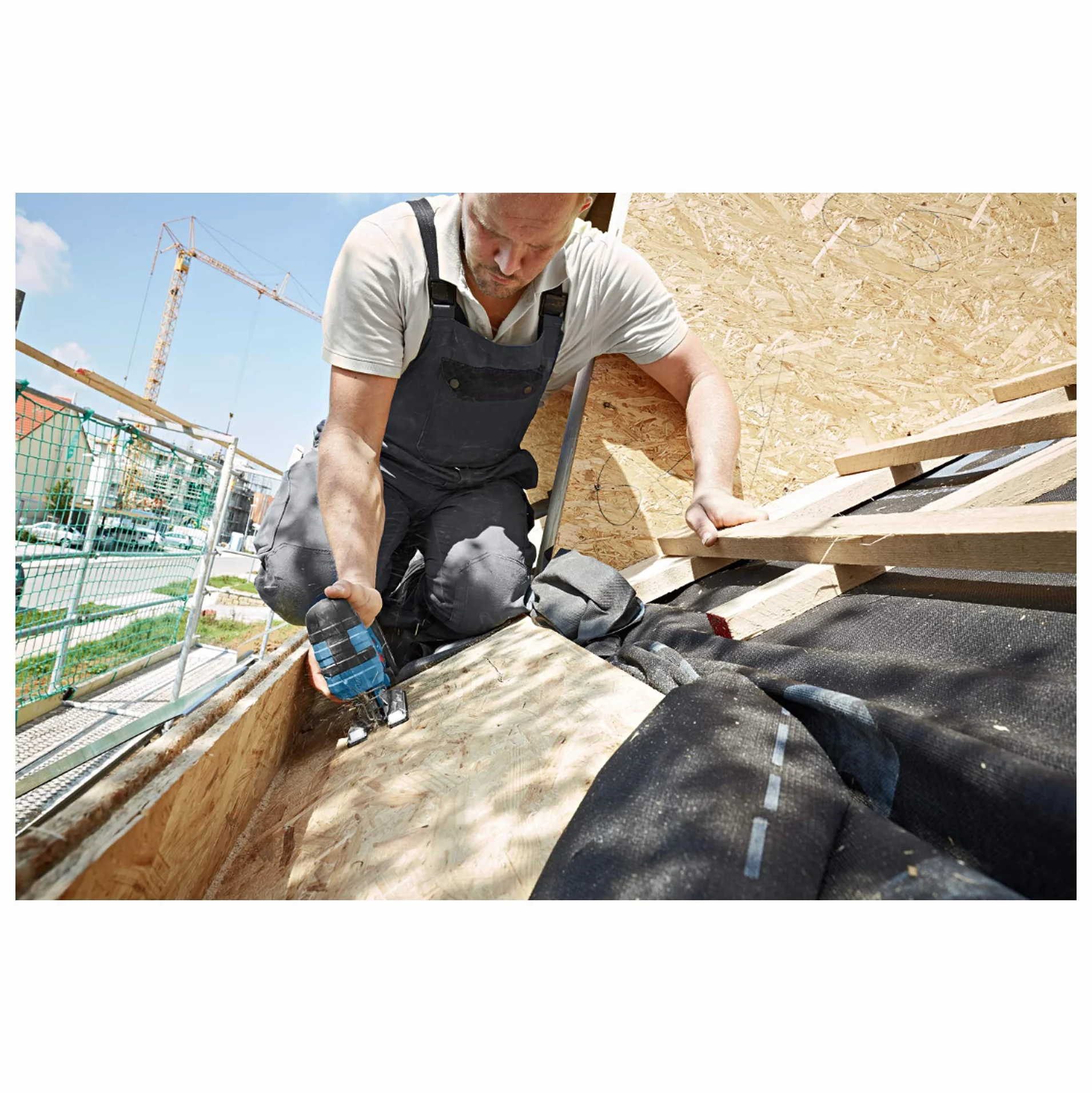 Bosch Professional system 18V: akumulatorowa wyrzynarka GST 18V-LI S (3 brzeszczoty do wyrzynarek, osłona przeciwodpryskowa, walizka L-BOXX)