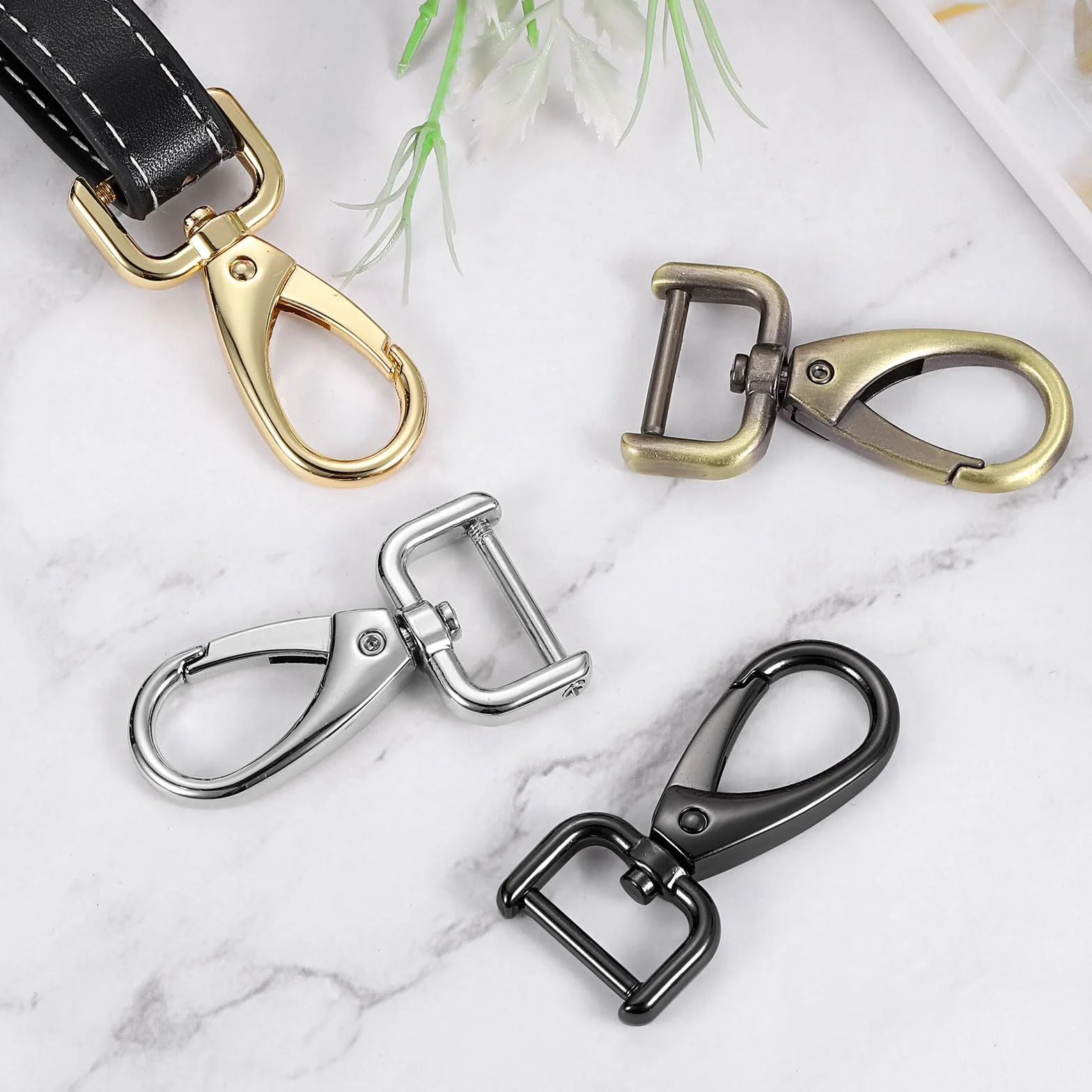 QUARKZMAN 2 szt. Obrotowe zapięcia na haczyk 32 mm (1-1/4") D pierścień odpinany metalowy haczyk zatrzaskowy hak pazur hak ze śrubokrętem do torby na klucze DIY czarny