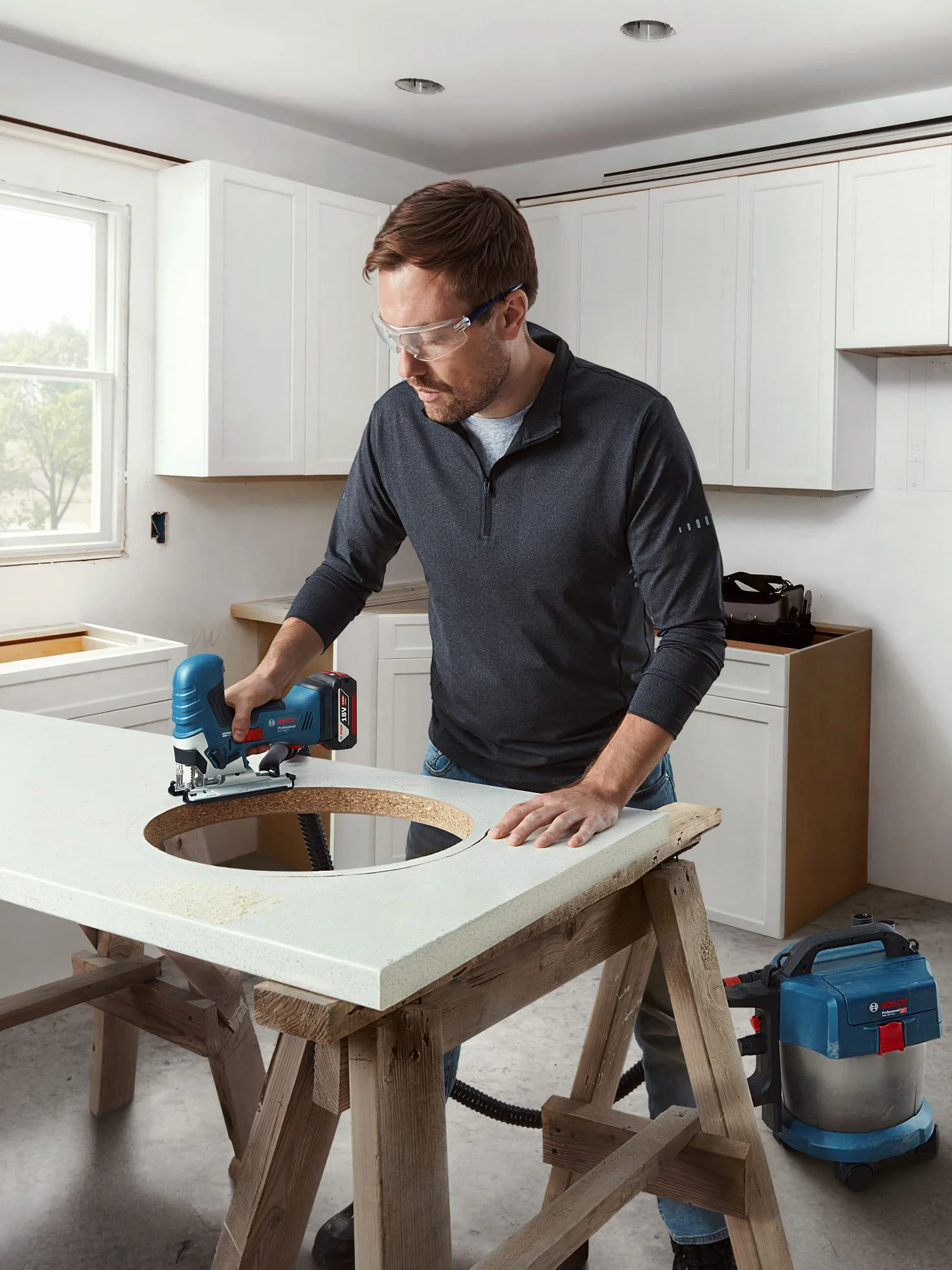 Bosch Professional system 18V: akumulatorowa wyrzynarka GST 185-LI (prędkość skokowa bez obciążenia 0 – 3.500 min-1)