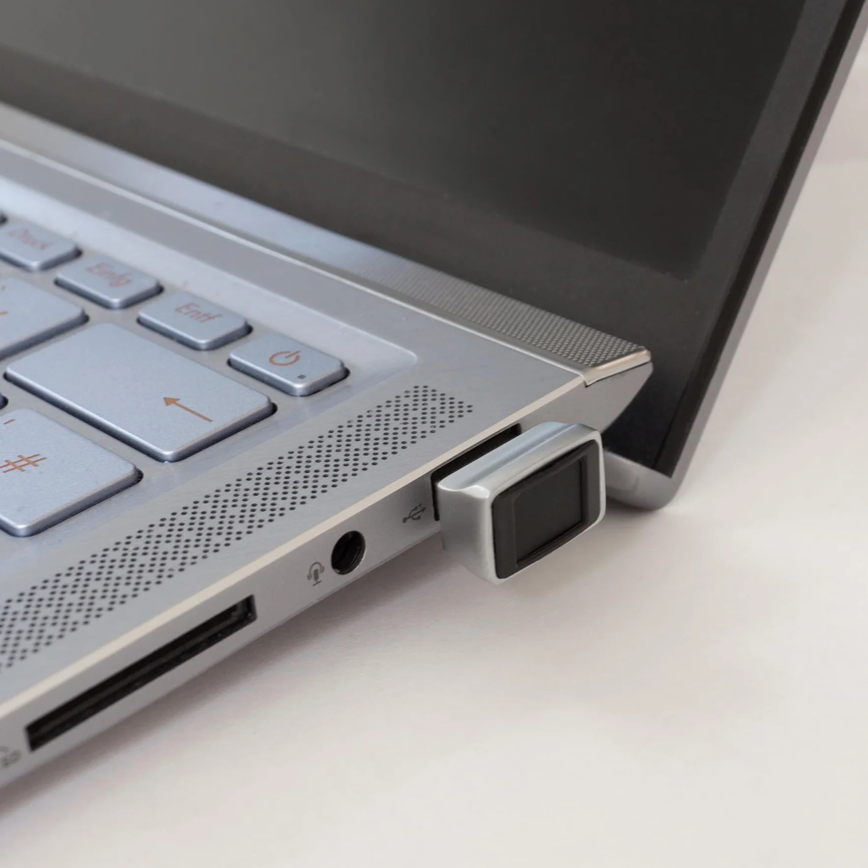 FeinTech FPS00201 czytnik linii papilarnych USB Windows Hello skaner srebrny