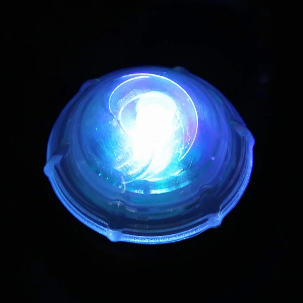 Naszyjnik LED Pet Dog Naszyjnik Świecący kołnierz Pies Luminous Night Walking Light Wisiorek bezpieczeństwa Pet Safety Stroboskop Naszyjnik Światła do chodzenia Ostrzeżenie(siedem kolorów)