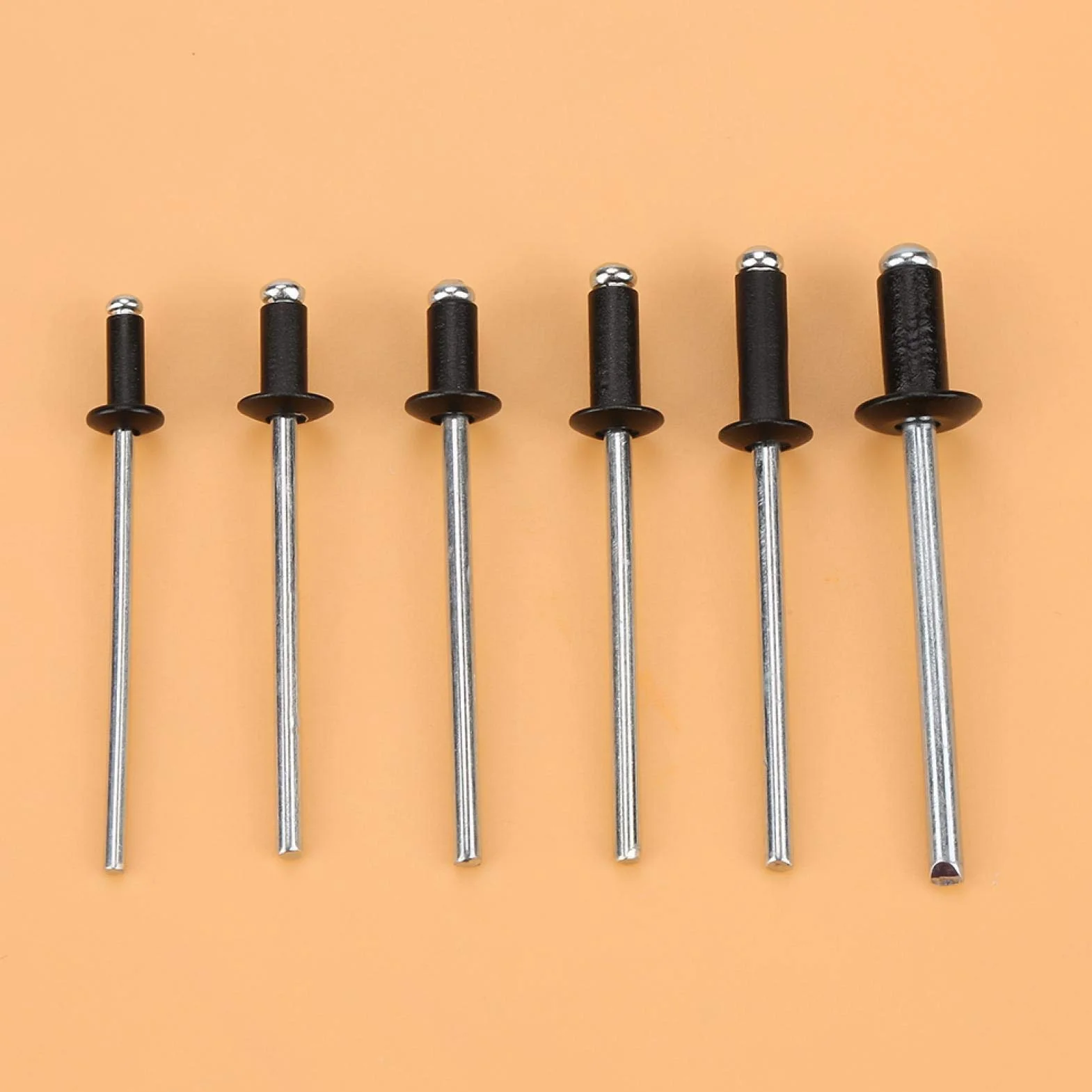120 sztuk/zestaw M2.4 / M3.0 / M3.2 / M4 Czarne nity Nity POP Asortyment czarne Nity POP Nity zrywalne aluminium w pudełku, do nitownic pneumatycznych, nitownic elektrycznych