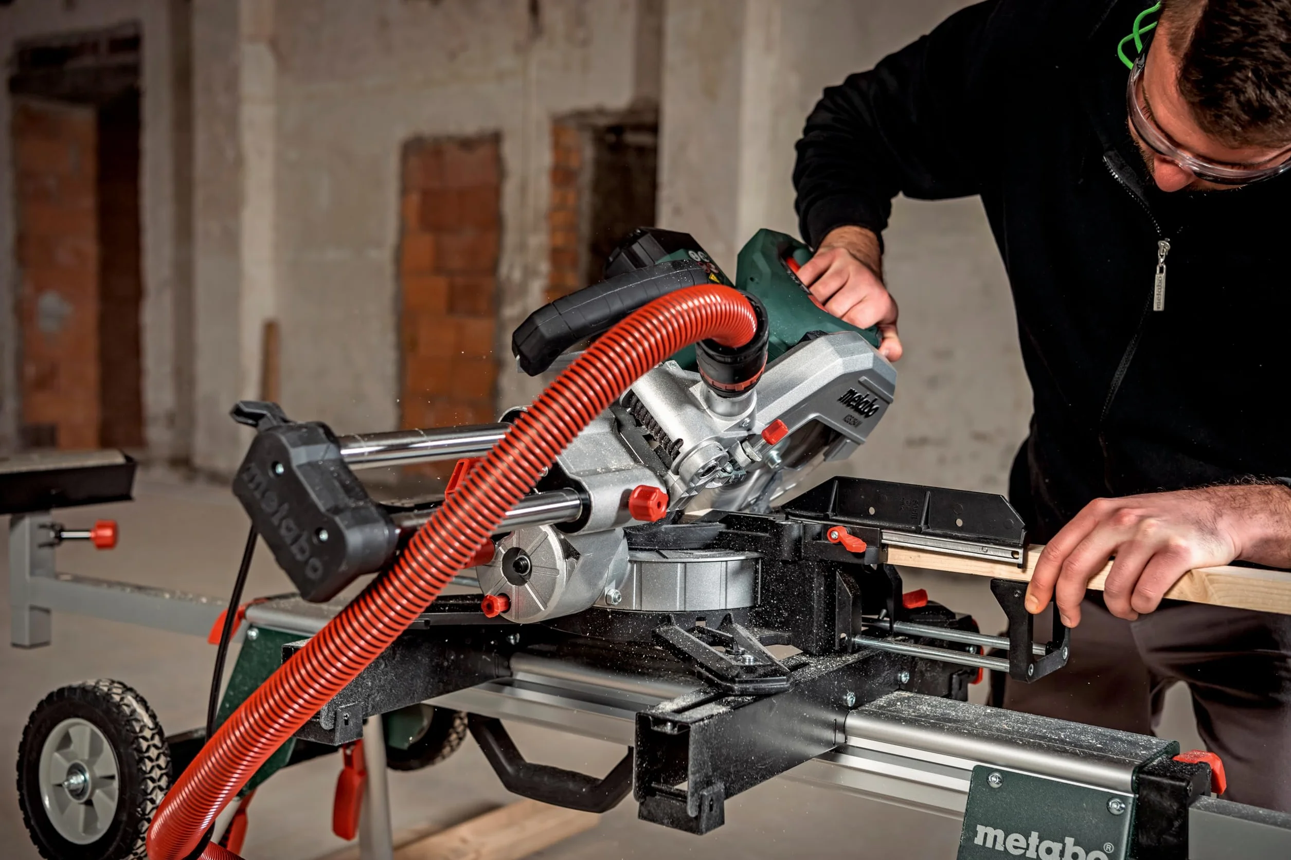 Metabo ukośnica KGS 254 M – 613254000 – Z funkcją Precision Cut Line, tarcza 254 mm i funkcja posuwu – Długość kabla 2 m
