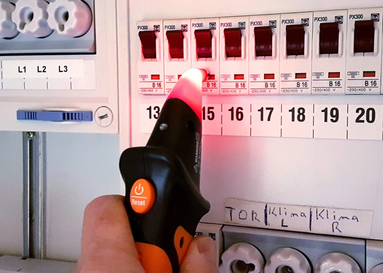 HT Instruments HT38 wykrywacz przewodów, kolor czarny i pomarańczowy