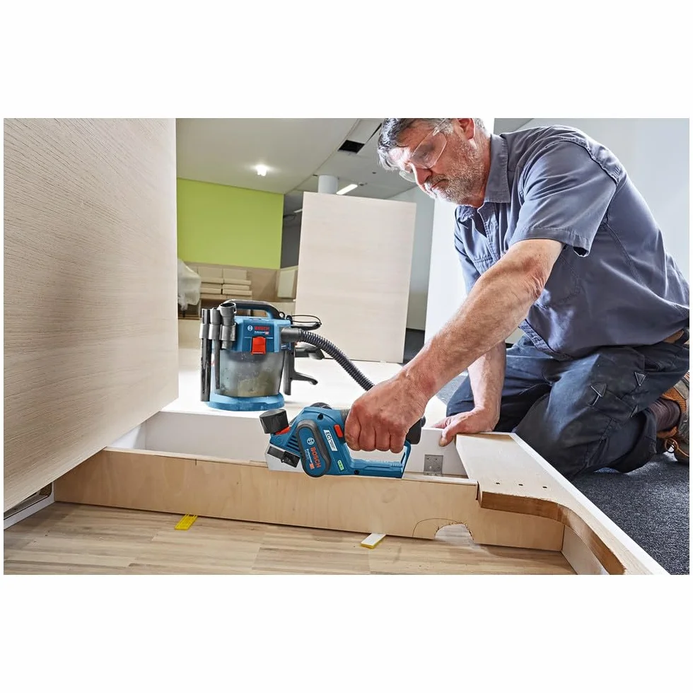 Bosch Professional system 12V: akumulatorowy strug GHO 12V-20 (maks. szerokość strugania: 56 mm, 2 akumulatory GBA 12V 3.0Ah + ładowarka, 2 noże, walizka L-BOXX)
