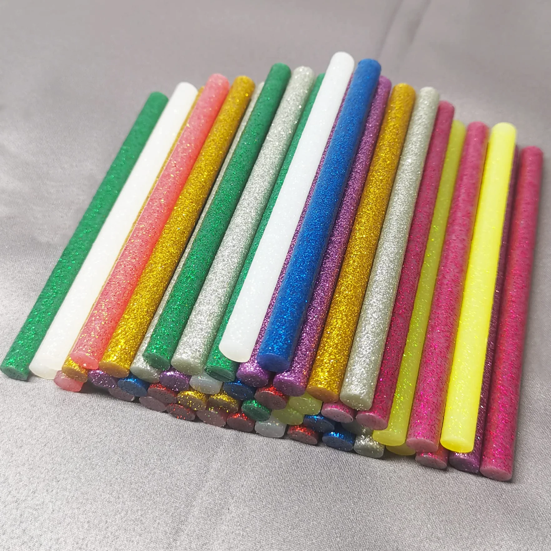 100 sztuk pałeczek do klejenia na gorąco, wielokolorowe, 100 x 7 mm