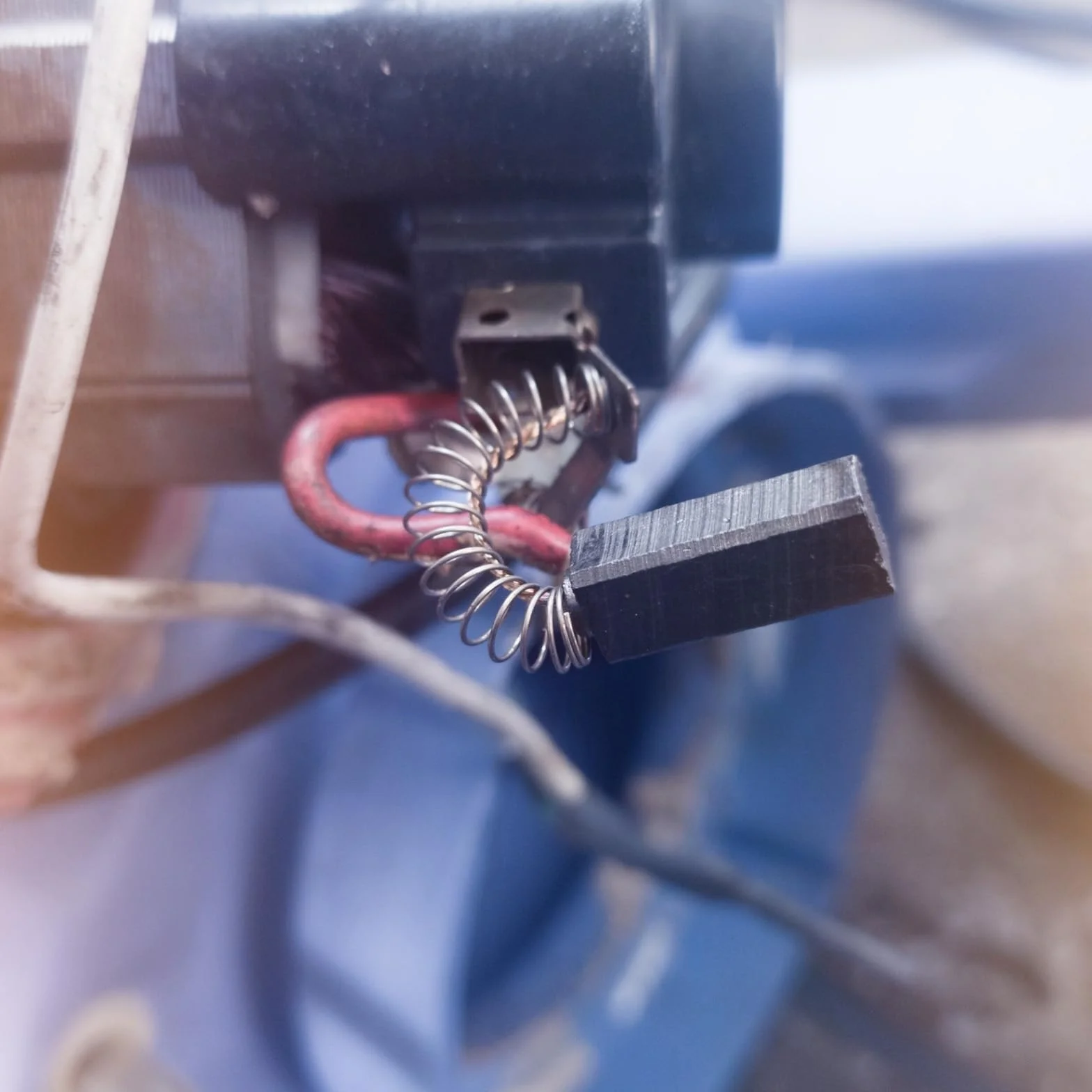 QUARKZMAN CB-64 szczotka węglowa 11 x 8 x 5 mm do wiertarki elektrycznej