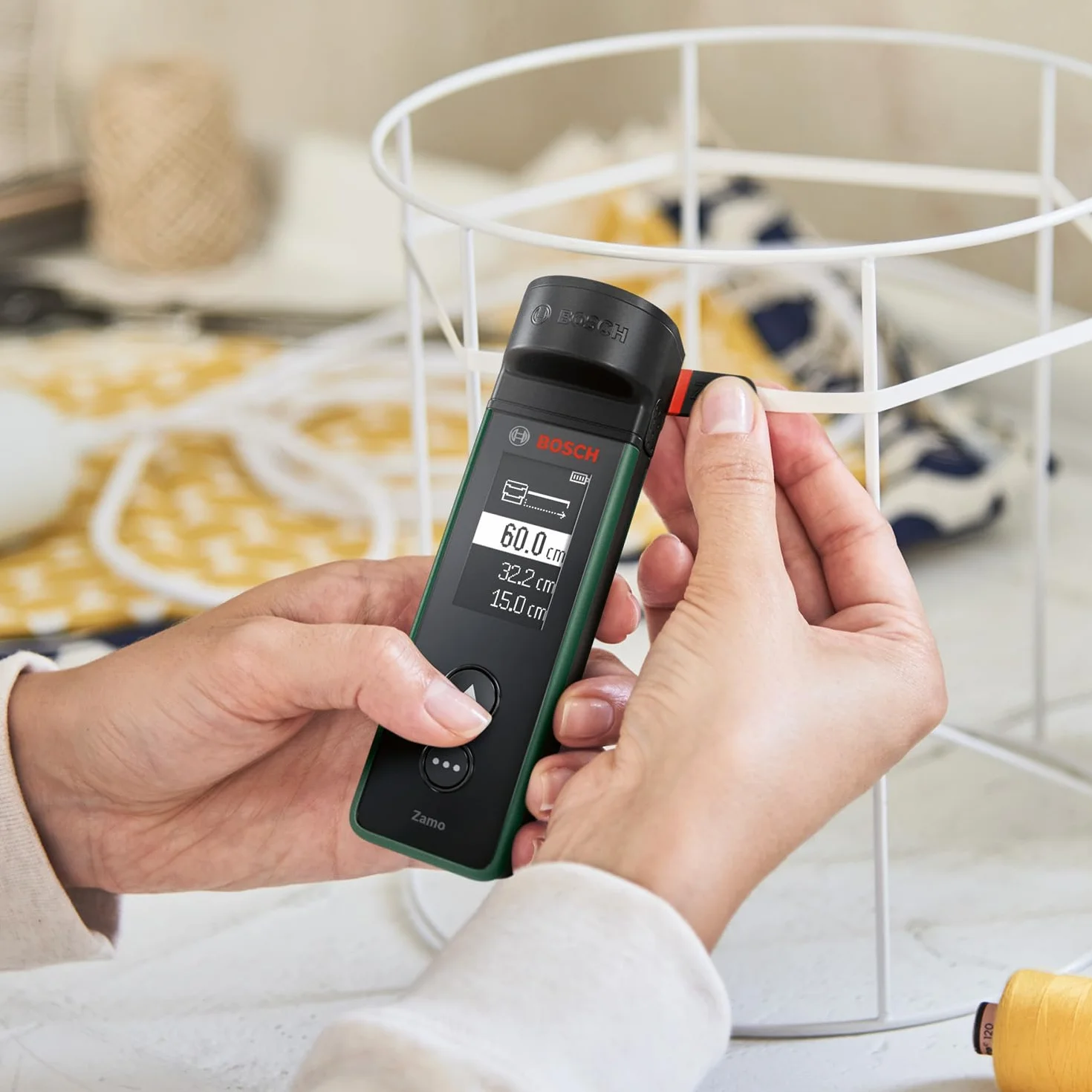 Bosch dalmierz laserowy Zamo czwartej generacji (łatwe i precyzyjne pomiary w zasięgu do 25 m, akumulatorki ładowane przez złącze USB-C®, opakowanie kartonowe E-Commerce)