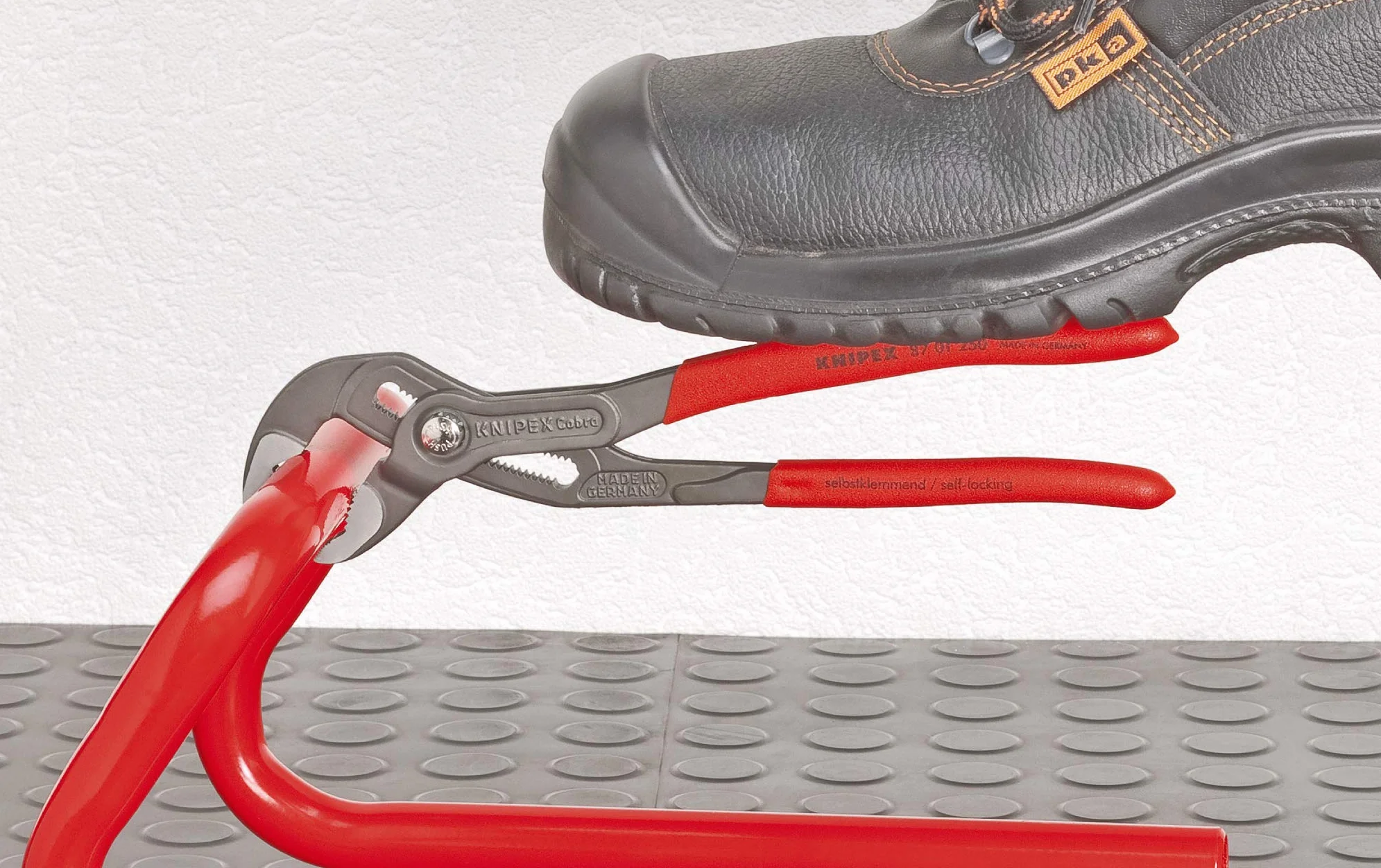 KNIPEX Cobra Szczypce nastawne do rur nowej generacji w opakowaniu z zawieszką fosforanowana, szara z osłonkami wielokomponentowymi 180, 87 02 180 SB