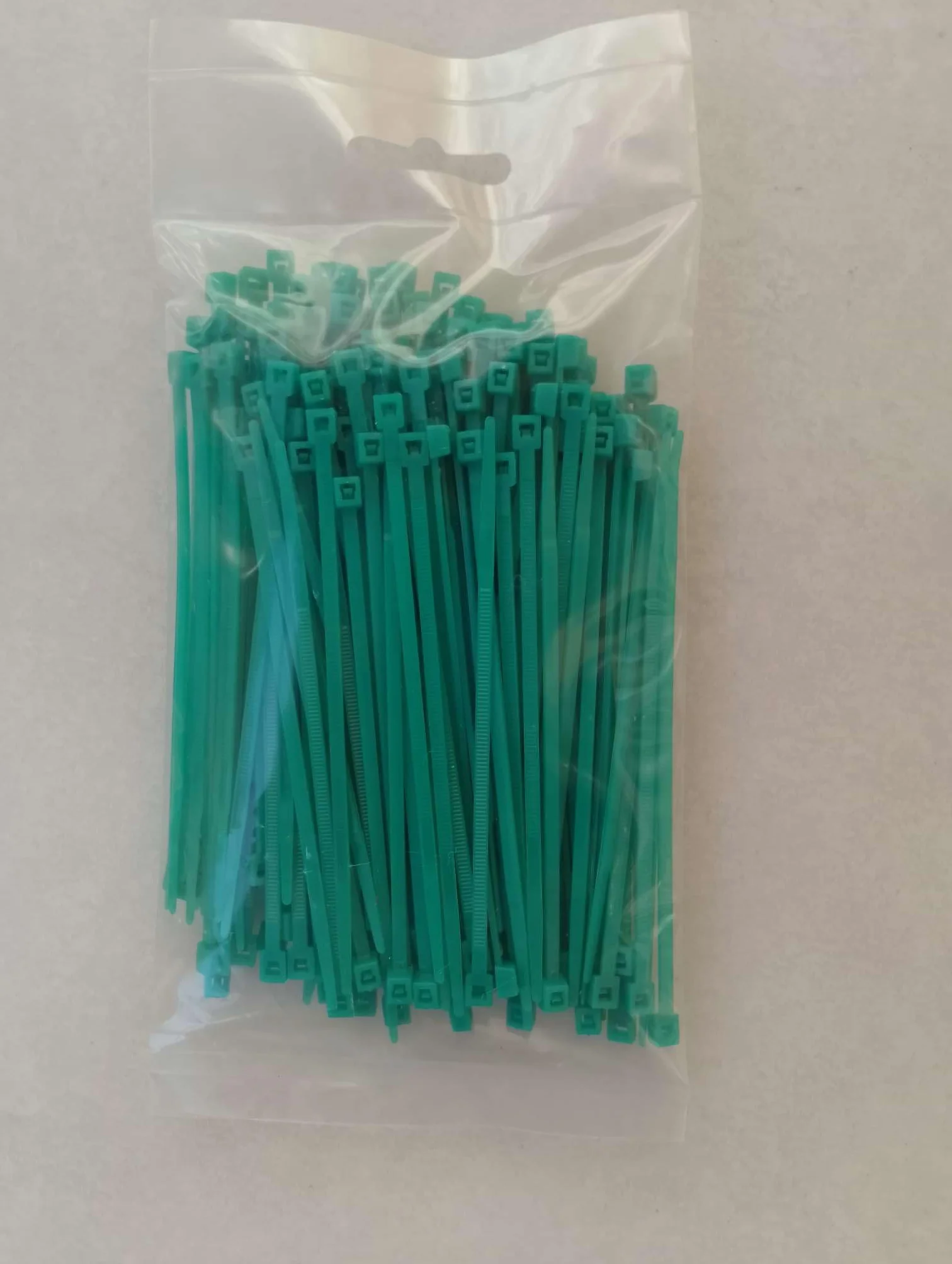 Opaski kablowe nylonowe 100 mm x 2,5 mm 100 sztuk wytrzymałość 8,2 kg