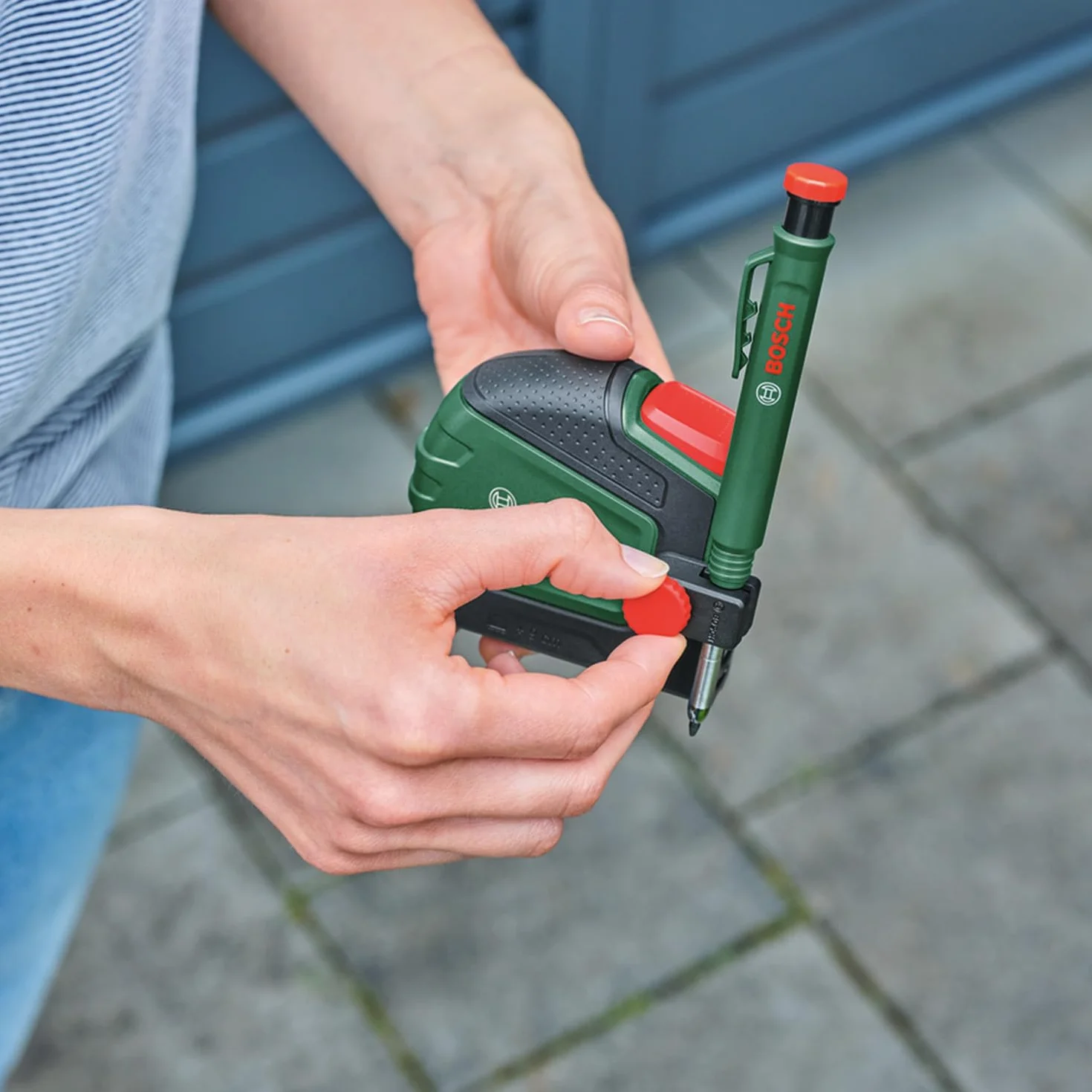 Bosch taśma miernicza 5 m + znacznik do głęb. otworów (uchwyt do ołówka, autom. blokada, taśma z powł. nylon., wysuw 2 m, skala metr., zaczep do paska, miękka okładzina Softgrip) – Amazon Edition