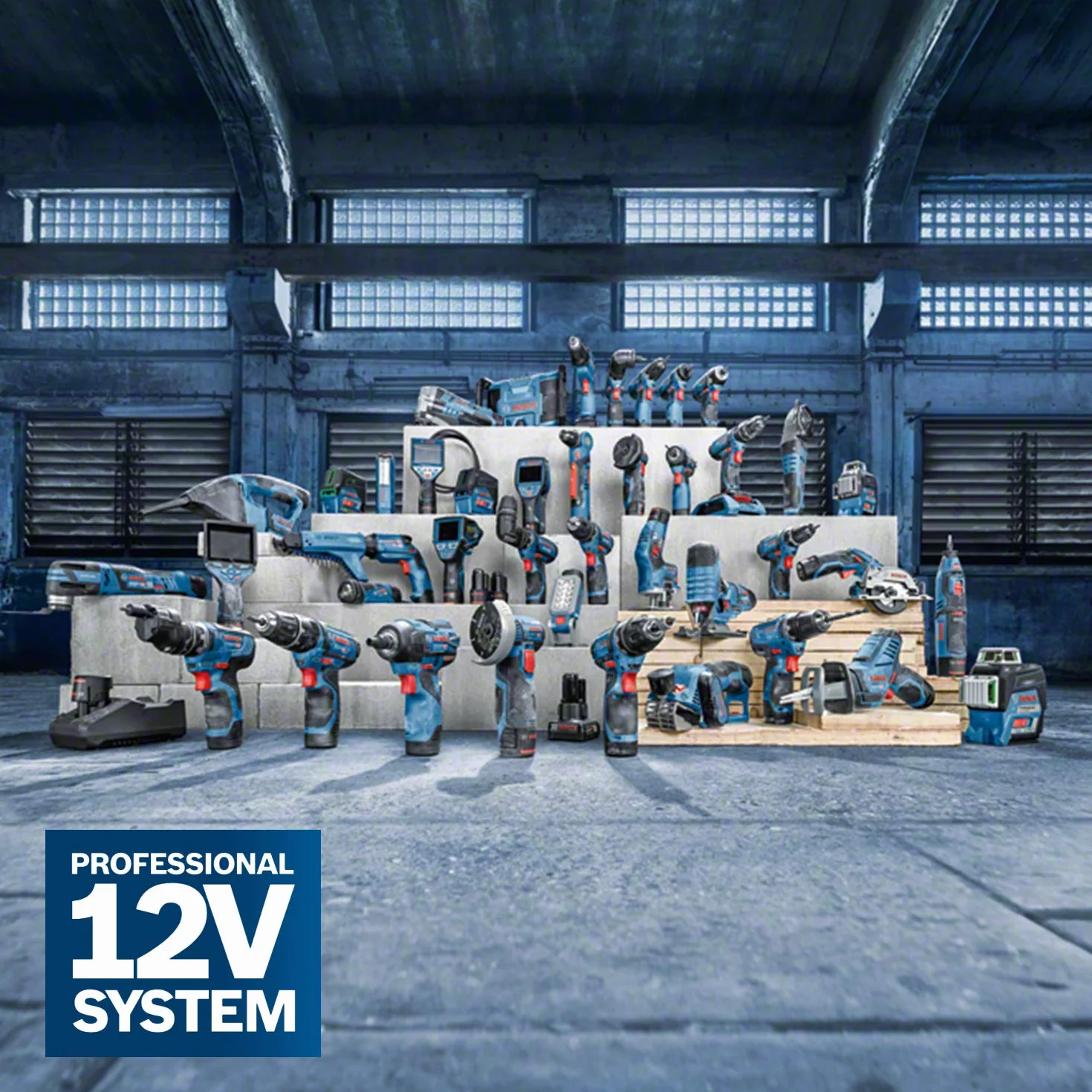 Bosch Professional System profesjonalny 12 V firmy : akumulatorowa pilarka tarczowa GKS 12V-26 (Ø tarczy: 85 mm, bez akumulatorów i ładowarki, walizka L-BOXX 136)