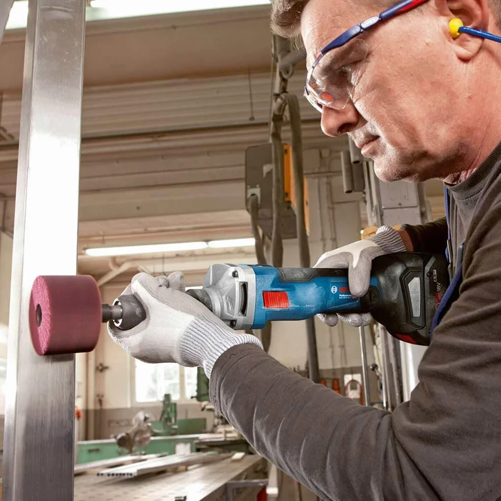 Bosch Professional System profesjonalny 18 V firmy : akumulatorowa szlifierka prosta GGS 18V-10 SLC (bez akumulatorów i ładowarki, walizka L-BOXX 136)